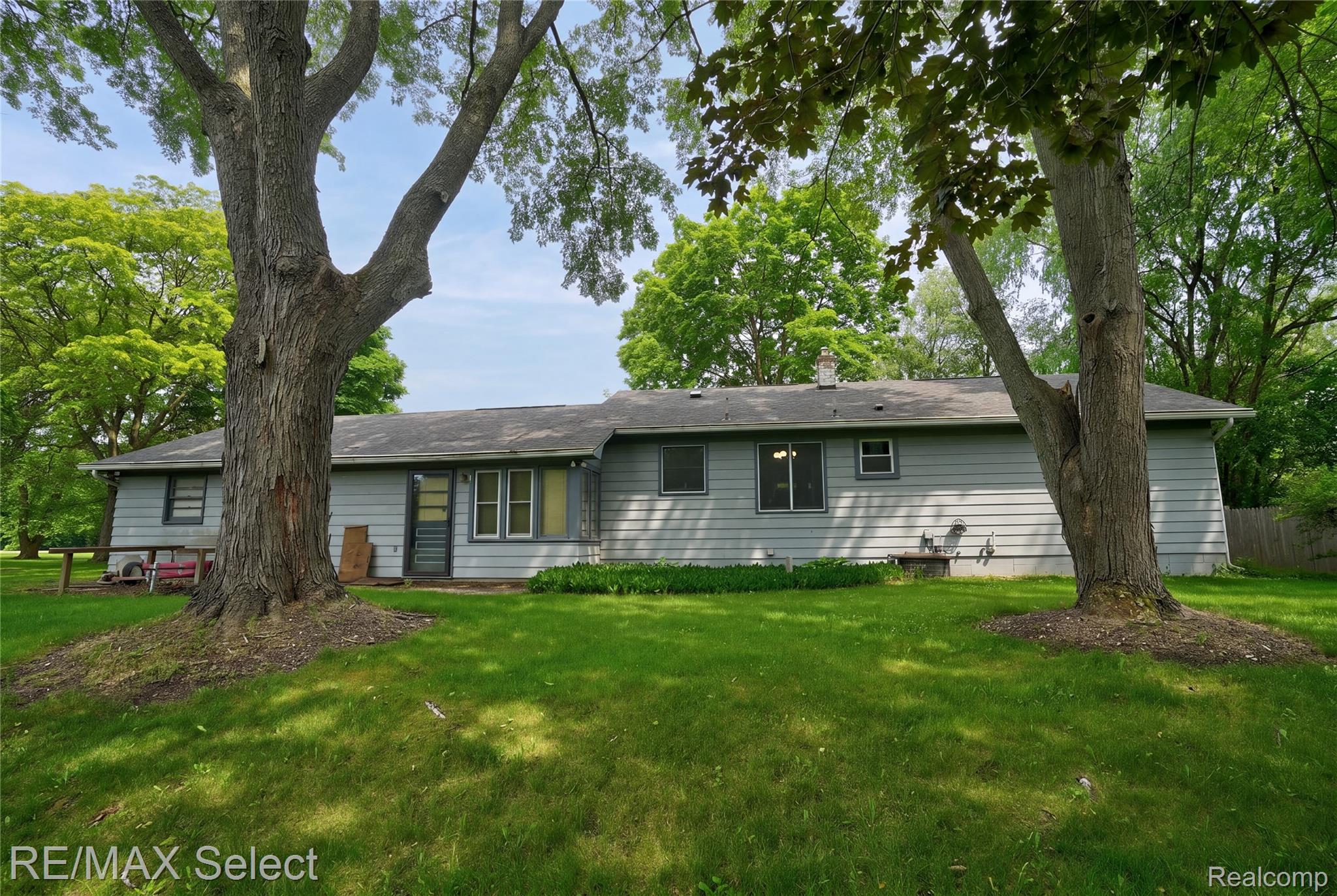 3323 E Carpenter Road
