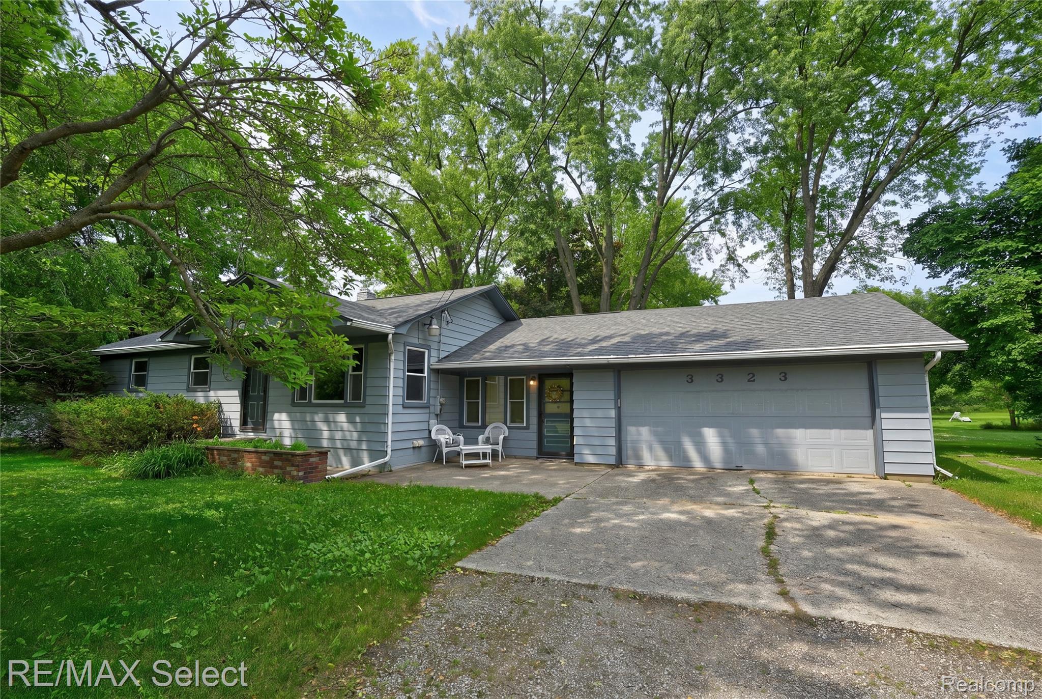 3323 E Carpenter Road