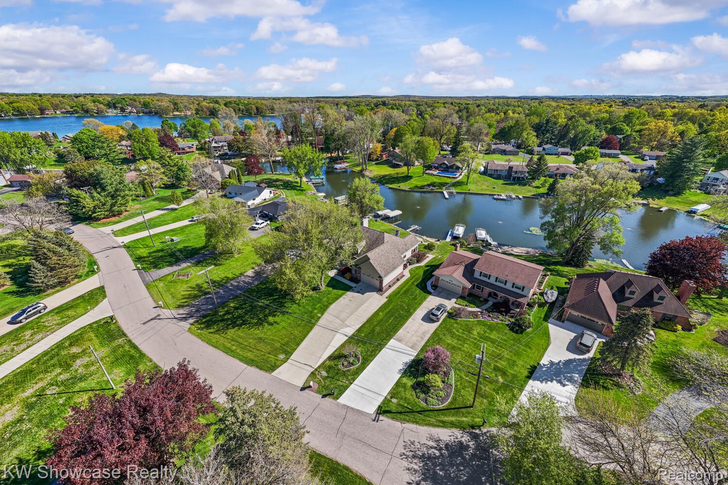 3348 Kingsway Drive