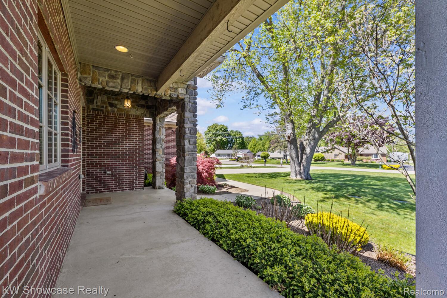 3348 Kingsway Drive