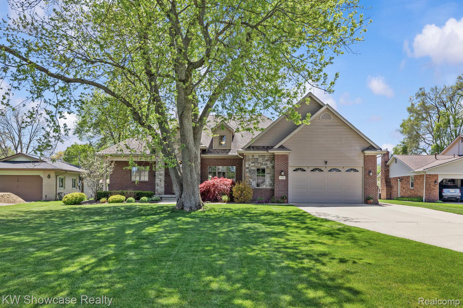 3348 Kingsway Drive