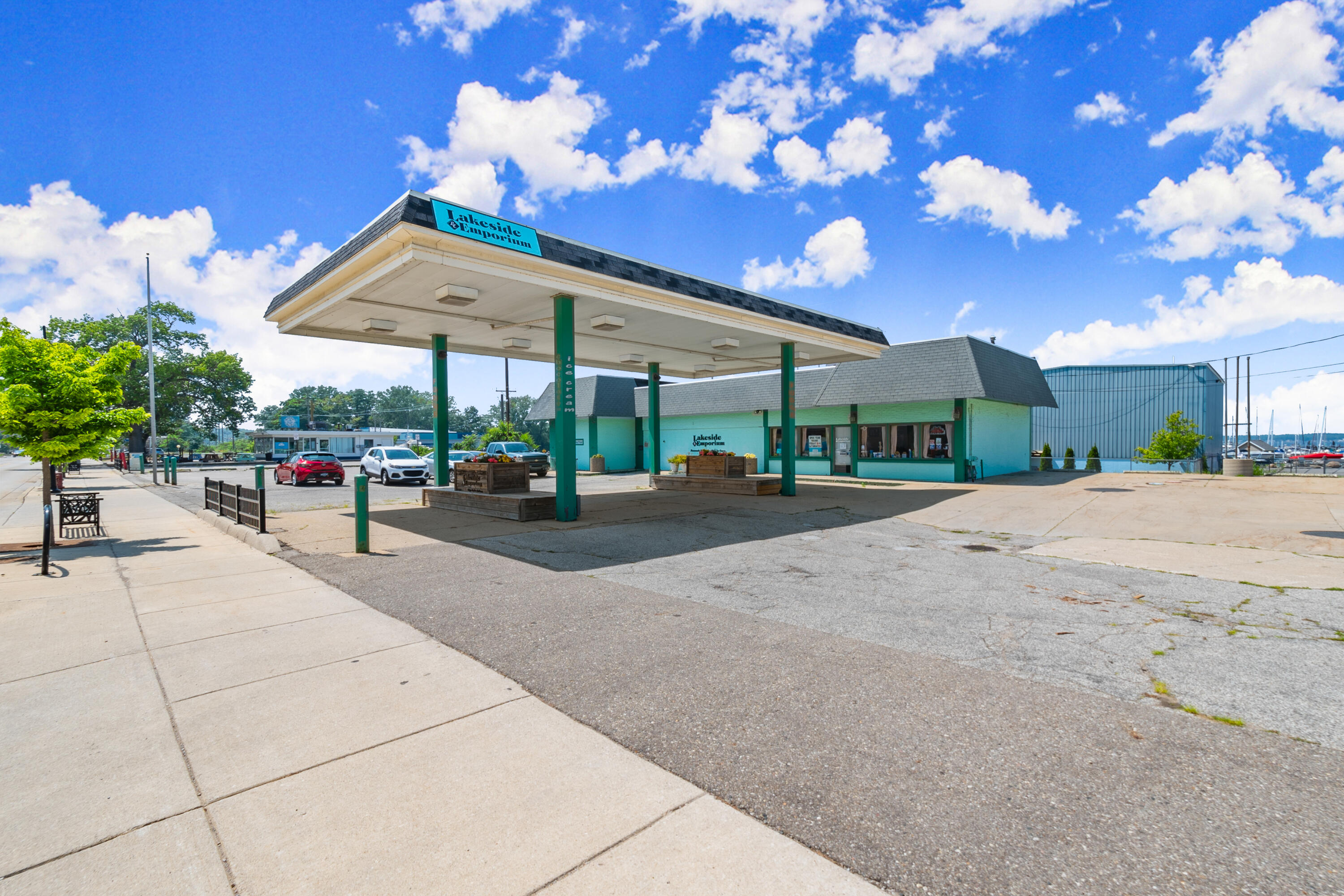 1930 Lakeshore Dr Drive