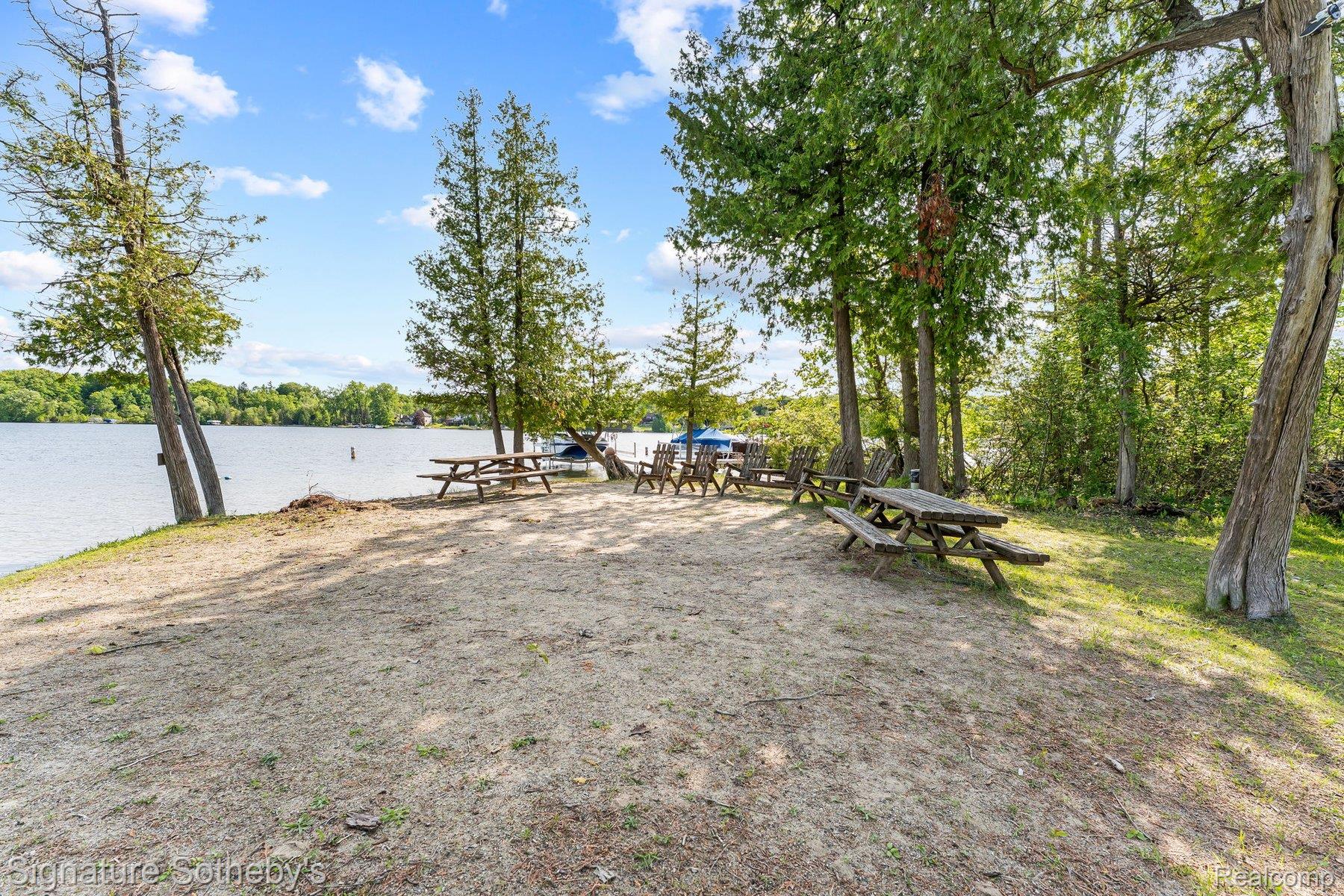 6897 DEERHILL Drive