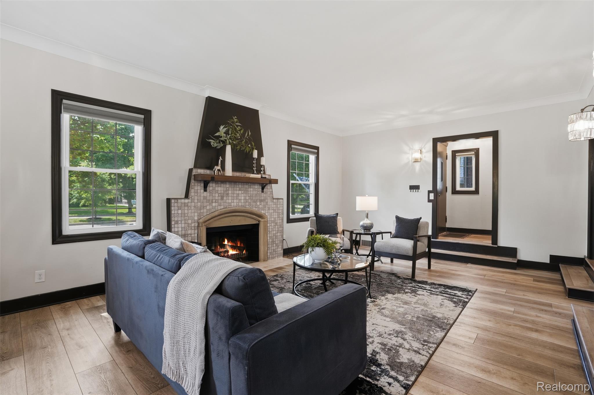 93 Oakdale Boulevard