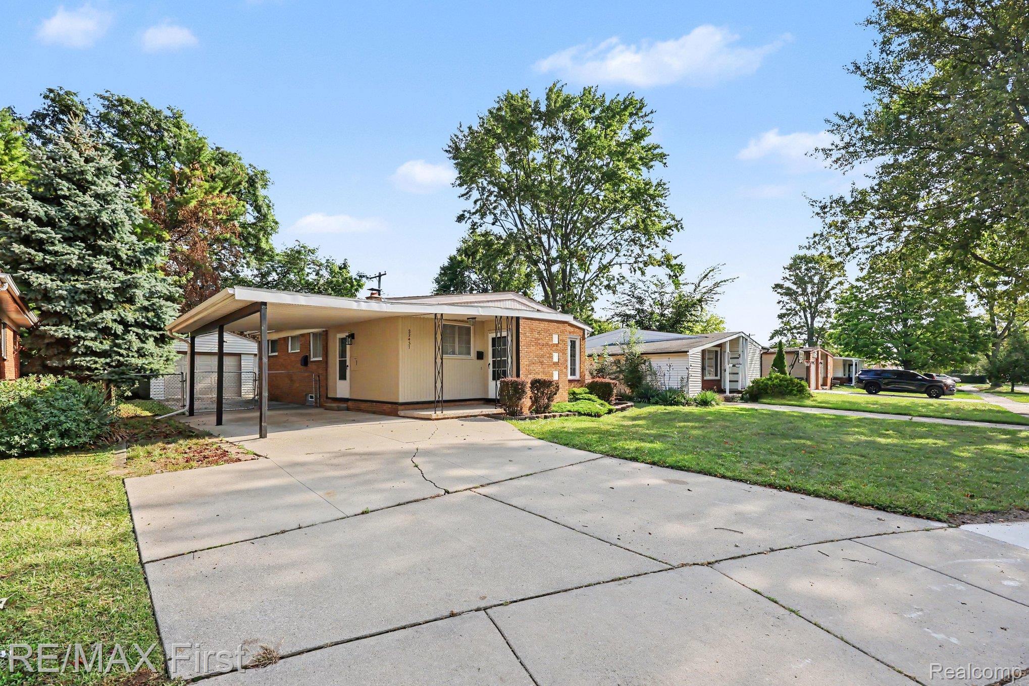 22437 Sunnyside Street