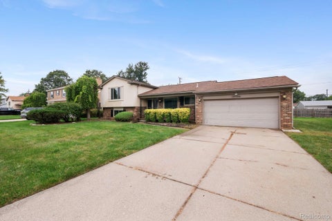 Photo for 38684 Meadowlawn Street