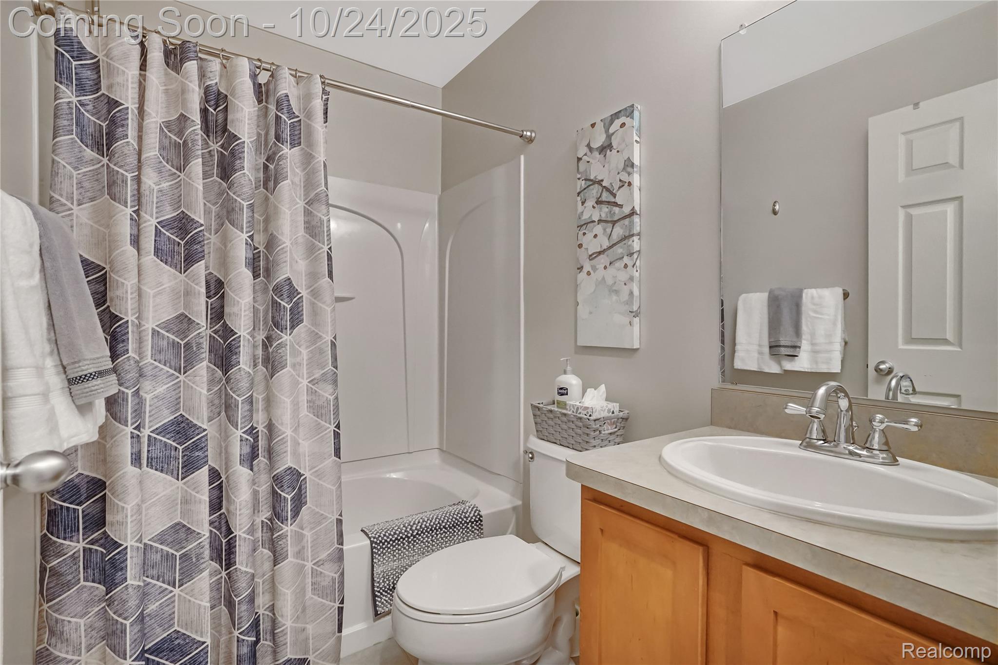 Troy City, Michigan 48083, United States, 2 Bedrooms Bedrooms, ,2 BathroomsBathrooms,Residential,Coming Soon,231270