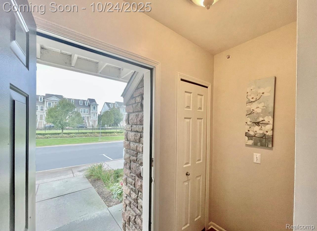 Troy City, Michigan 48083, United States, 2 Bedrooms Bedrooms, ,2 BathroomsBathrooms,Residential,Coming Soon,231270