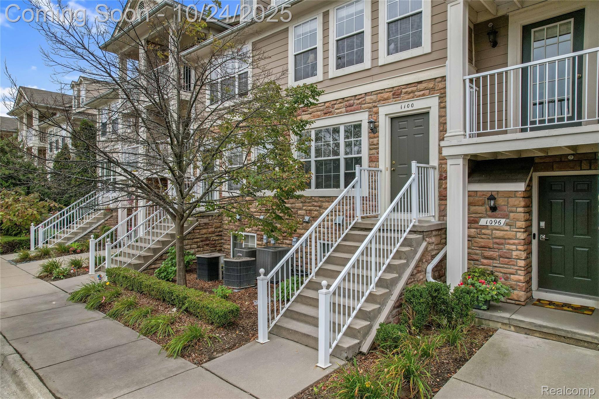 Troy City, Michigan 48083, United States, 2 Bedrooms Bedrooms, ,2 BathroomsBathrooms,Residential,Coming Soon,231270