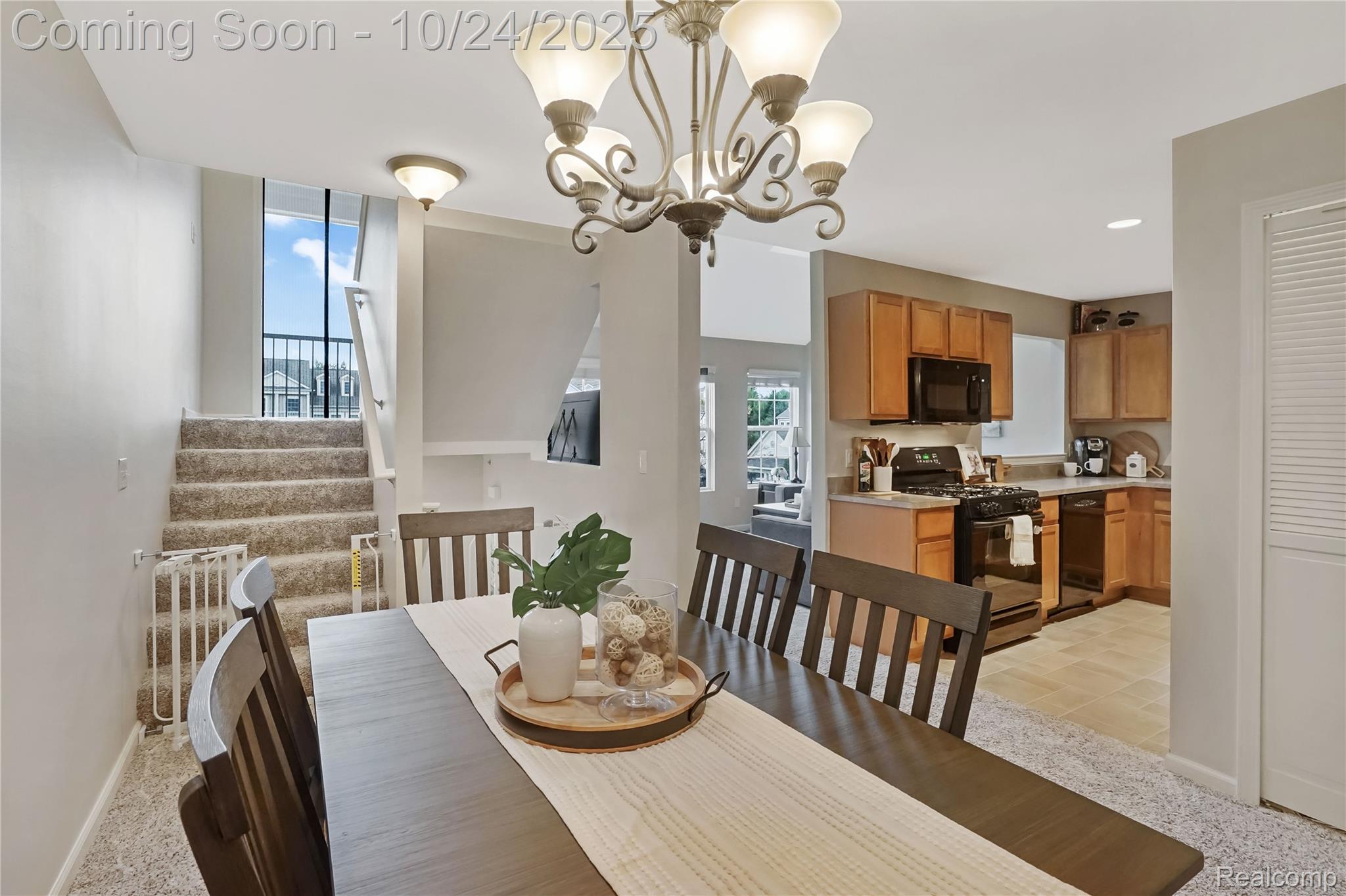 Troy City, Michigan 48083, United States, 2 Bedrooms Bedrooms, ,2 BathroomsBathrooms,Residential,Coming Soon,231270