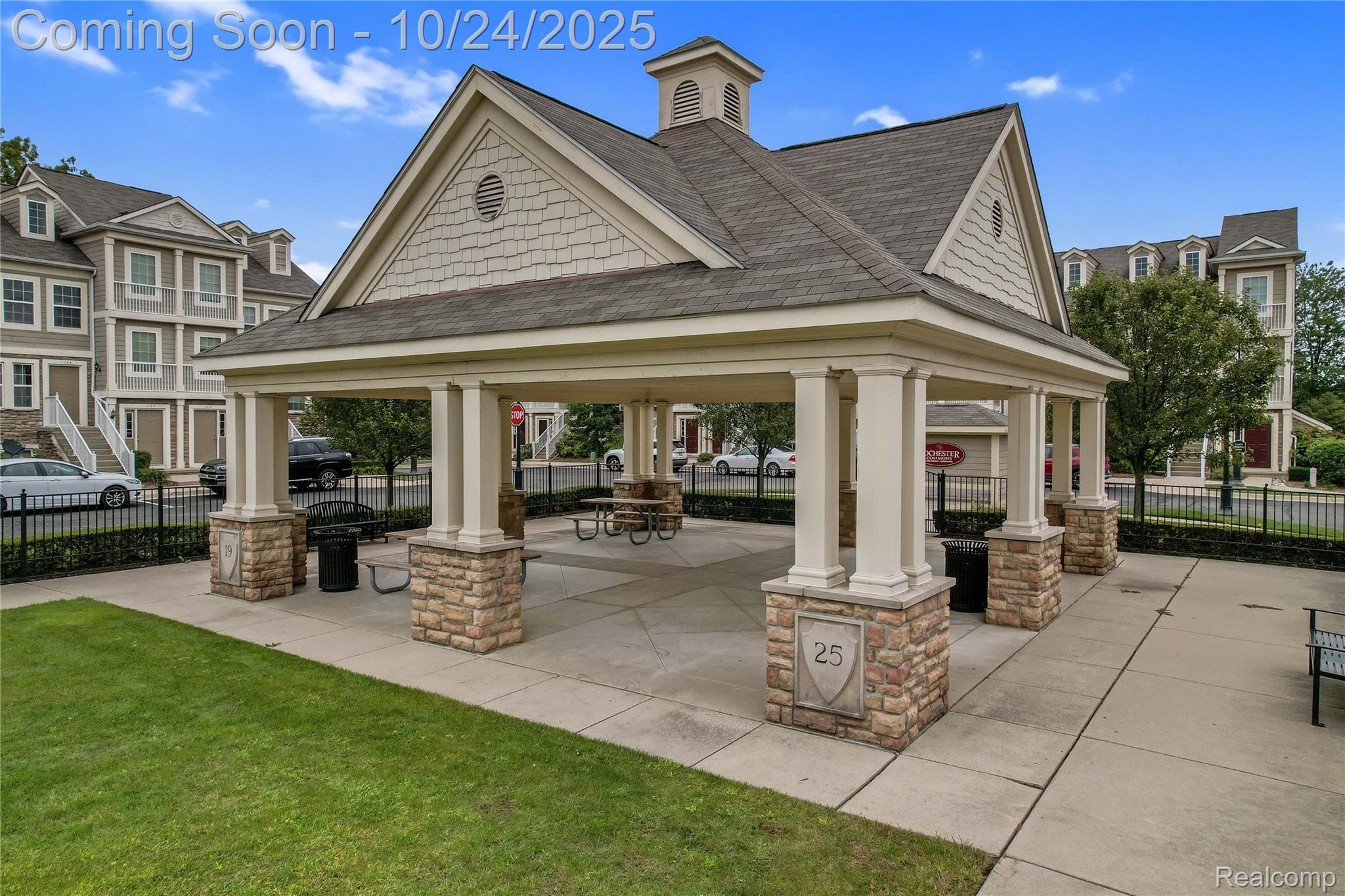 Troy City, Michigan 48083, United States, 2 Bedrooms Bedrooms, ,2 BathroomsBathrooms,Residential,Coming Soon,231270