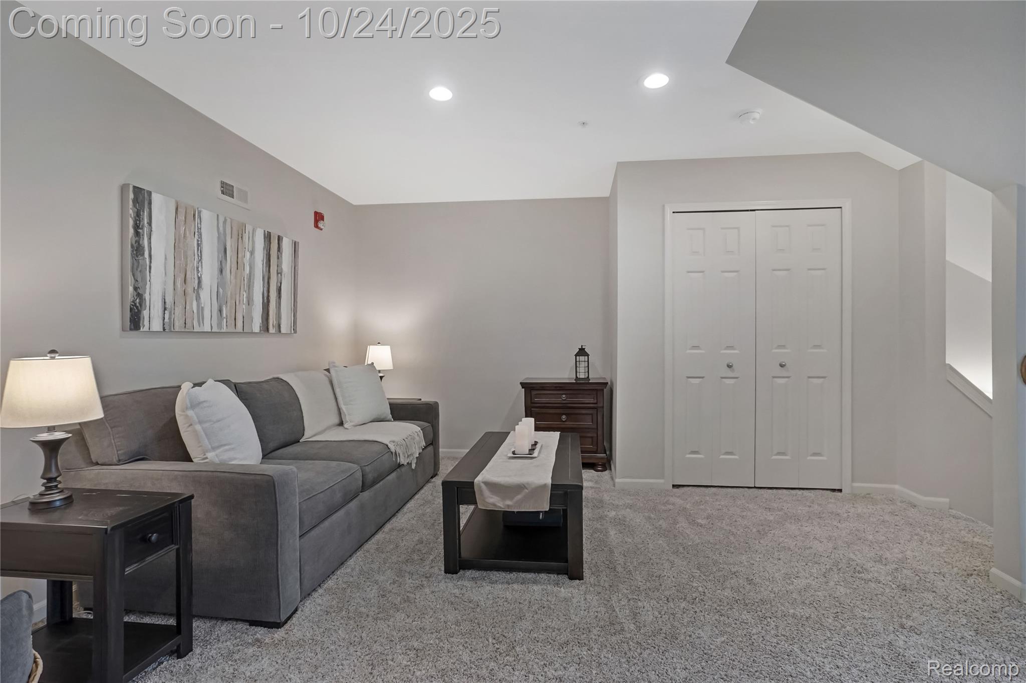 Troy City, Michigan 48083, United States, 2 Bedrooms Bedrooms, ,2 BathroomsBathrooms,Residential,Coming Soon,231270