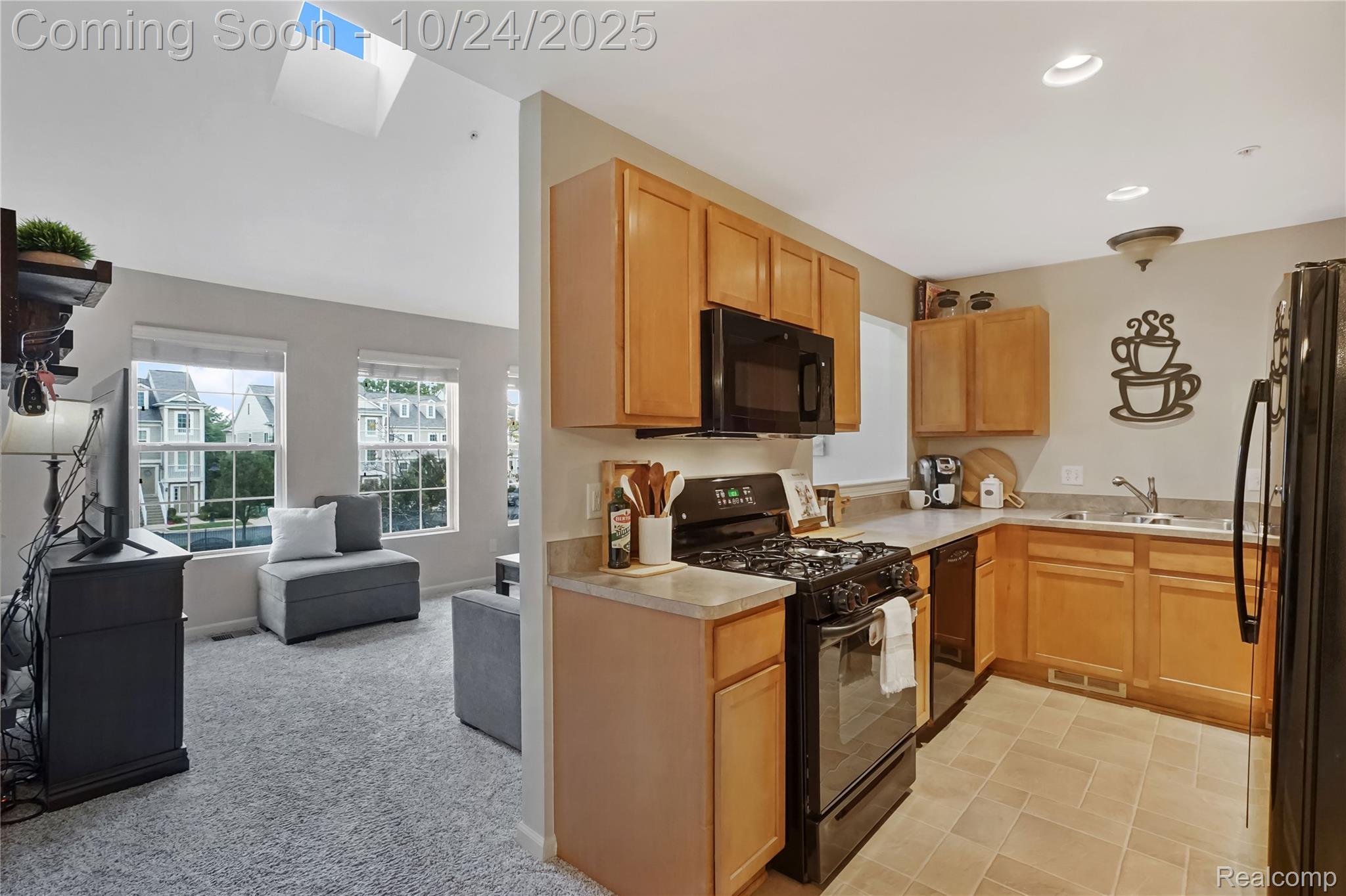 Troy City, Michigan 48083, United States, 2 Bedrooms Bedrooms, ,2 BathroomsBathrooms,Residential,Coming Soon,231270