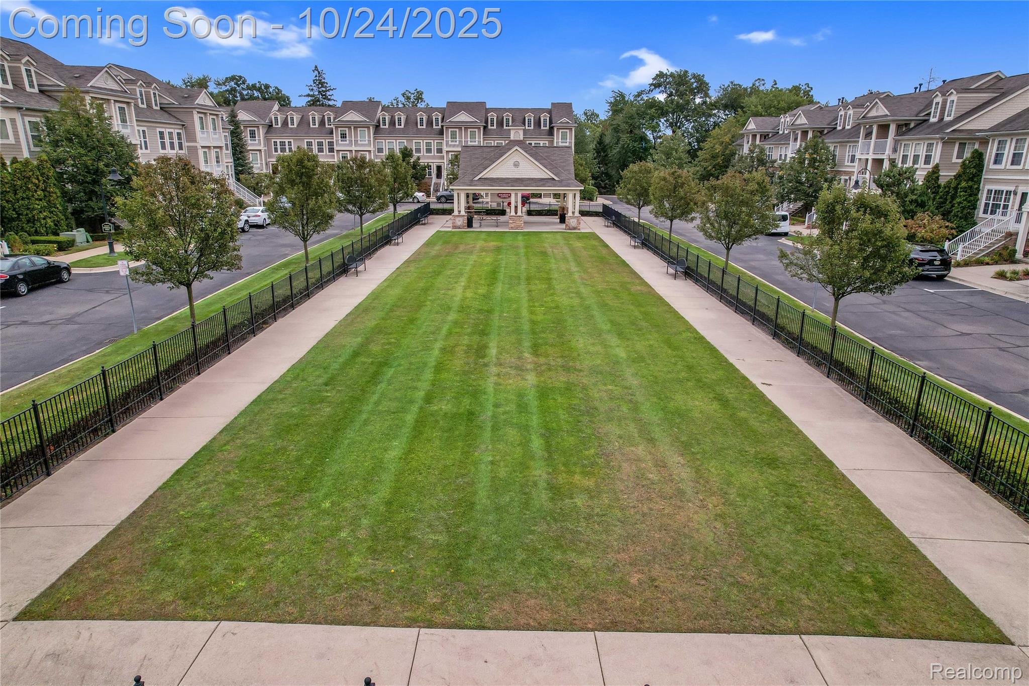Troy City, Michigan 48083, United States, 2 Bedrooms Bedrooms, ,2 BathroomsBathrooms,Residential,Coming Soon,231270