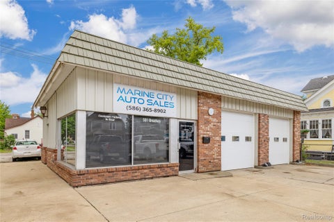 Photo for 501 Broadway Street