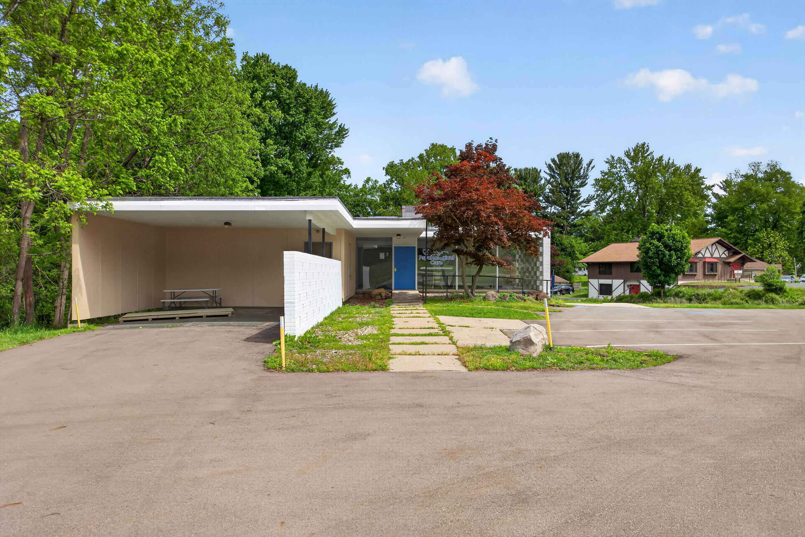 2532 Spring Arbor Road