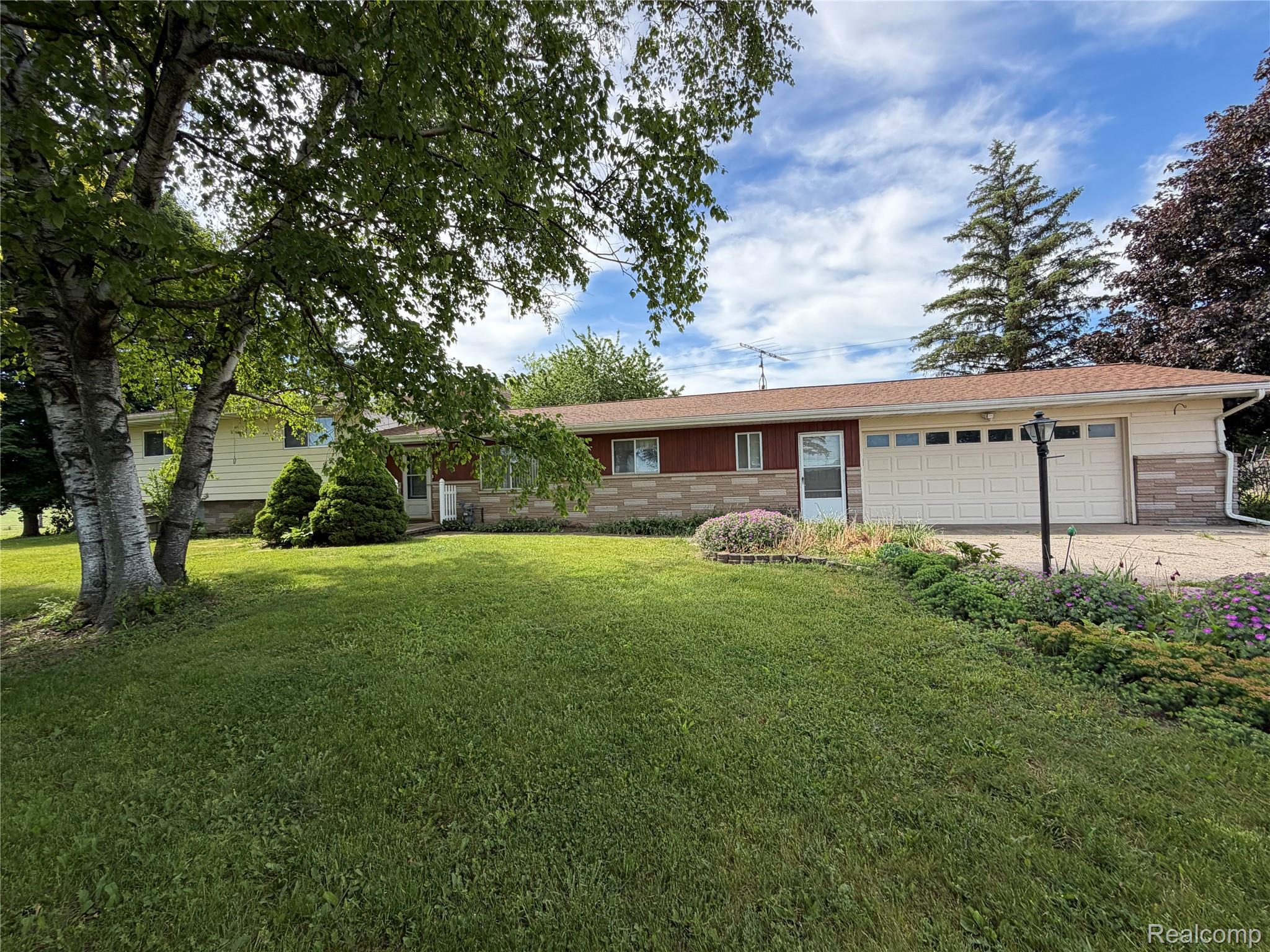 8886 Burnside Road