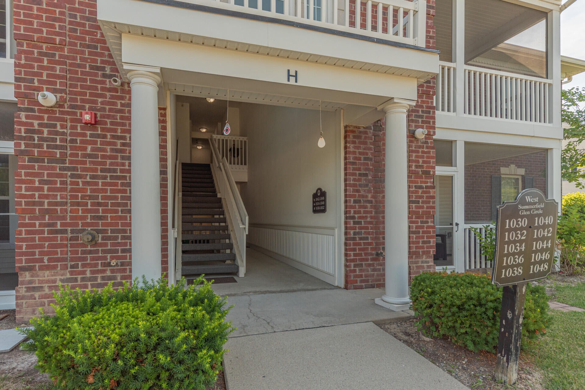 1042 W Summerfield Glen Circle