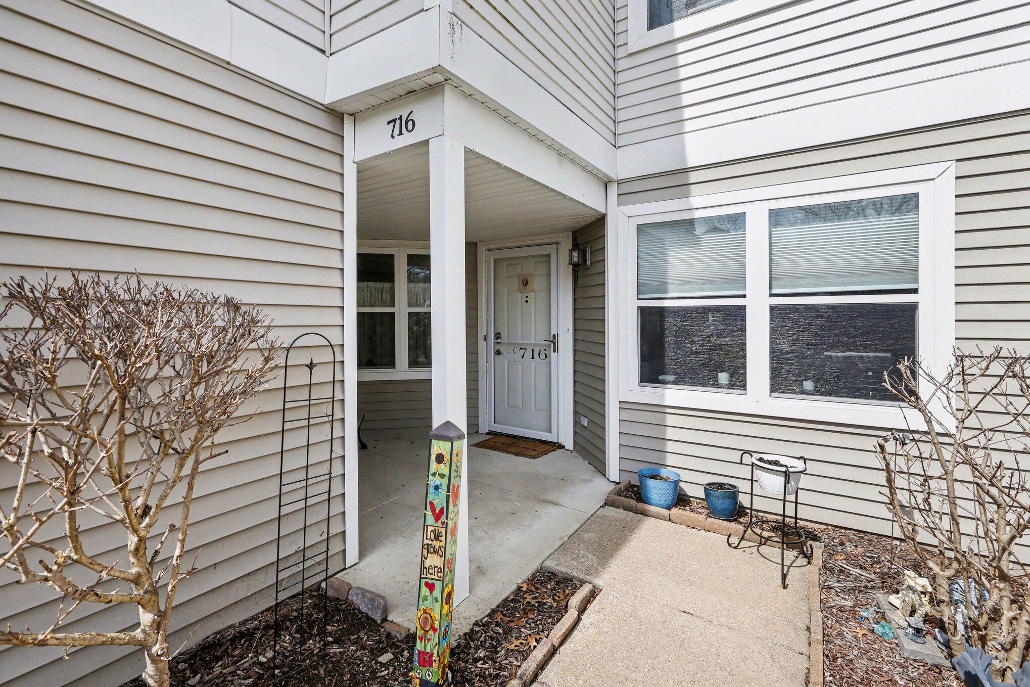 716 Cobblestone Way