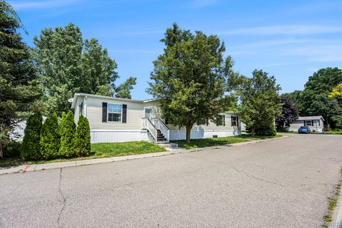Photo of 116 South Street, Oxford Charter Township, MI 48371 (MLS # 20251017197)