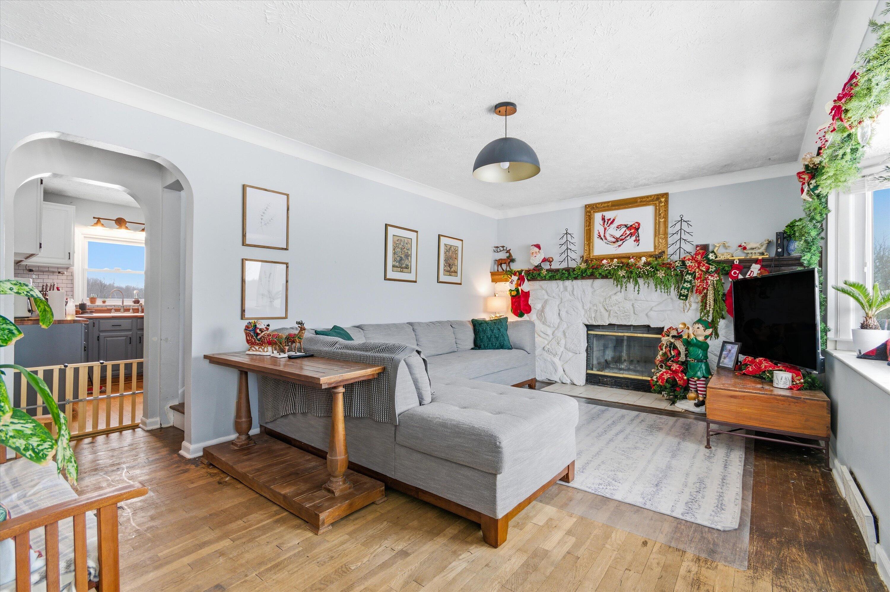 8595 Columbia Highway