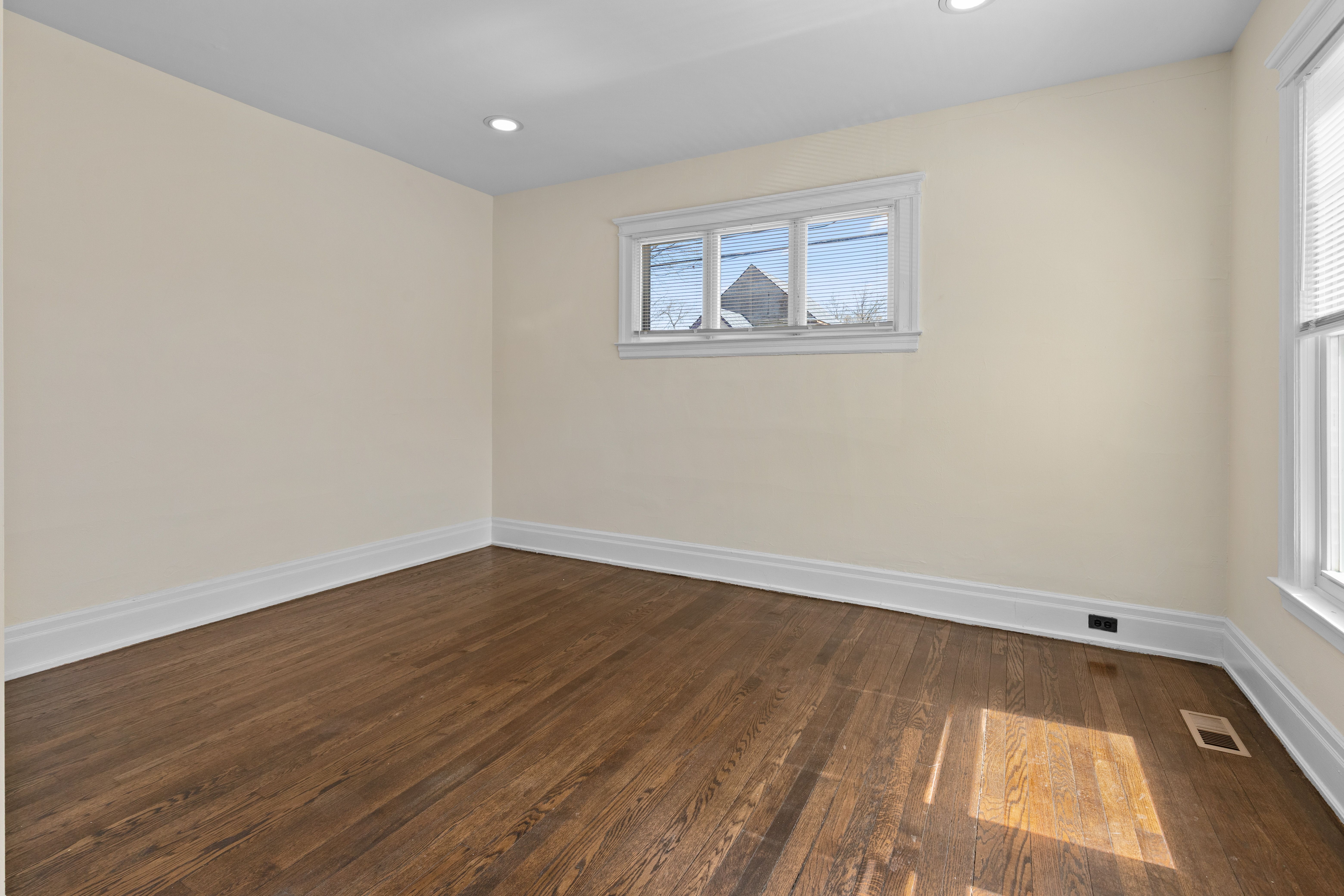 Detroit City Wayne, Michigan 48214, United States, 3 Bedrooms Bedrooms, ,1 BathroomBathrooms,Residential,Active,109473