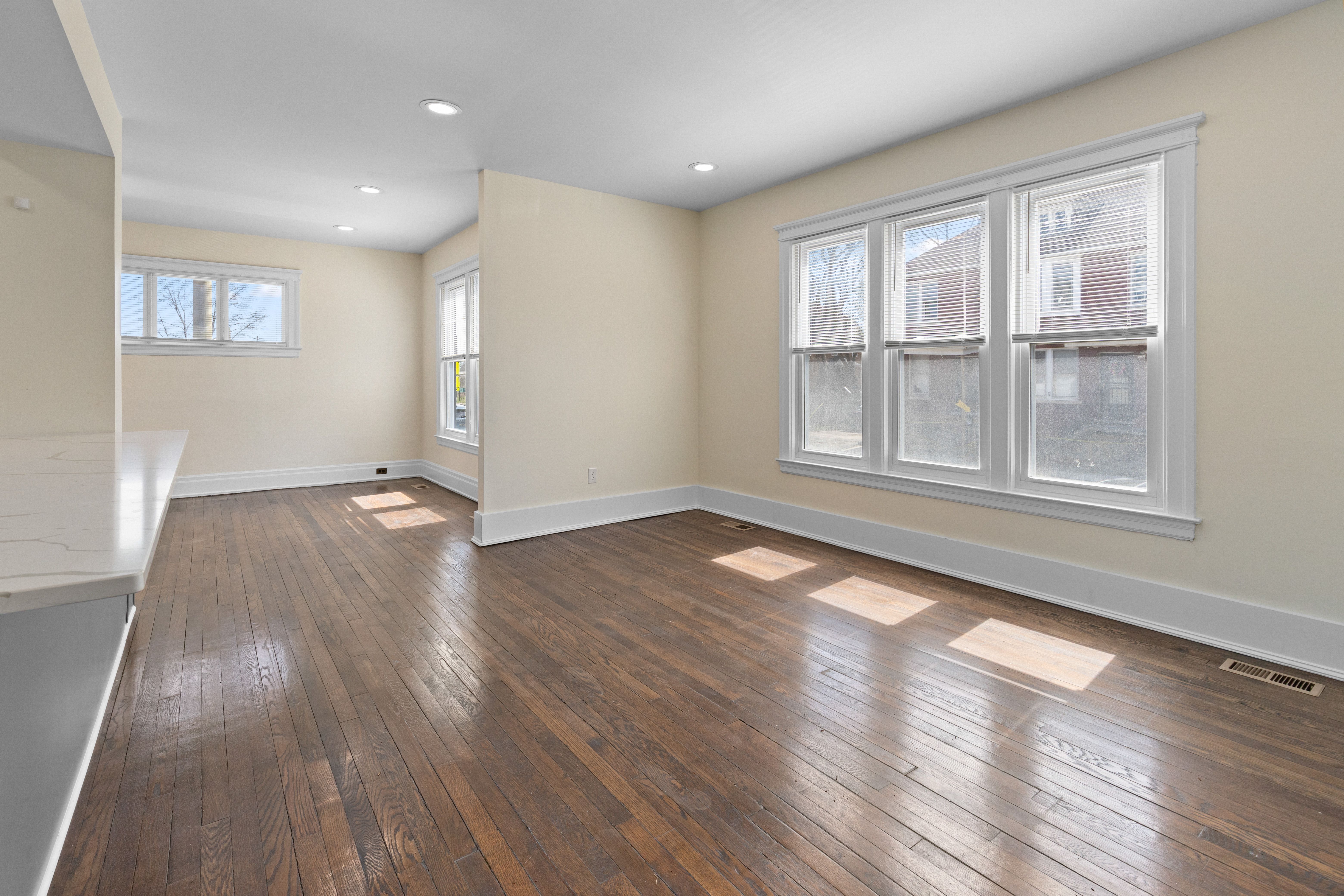 Detroit City Wayne, Michigan 48214, United States, 3 Bedrooms Bedrooms, ,1 BathroomBathrooms,Residential,Active,109473