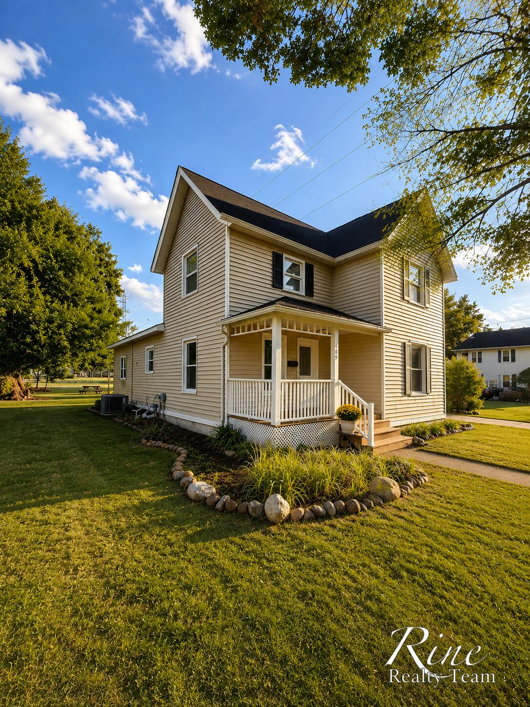 409 W Maple Street