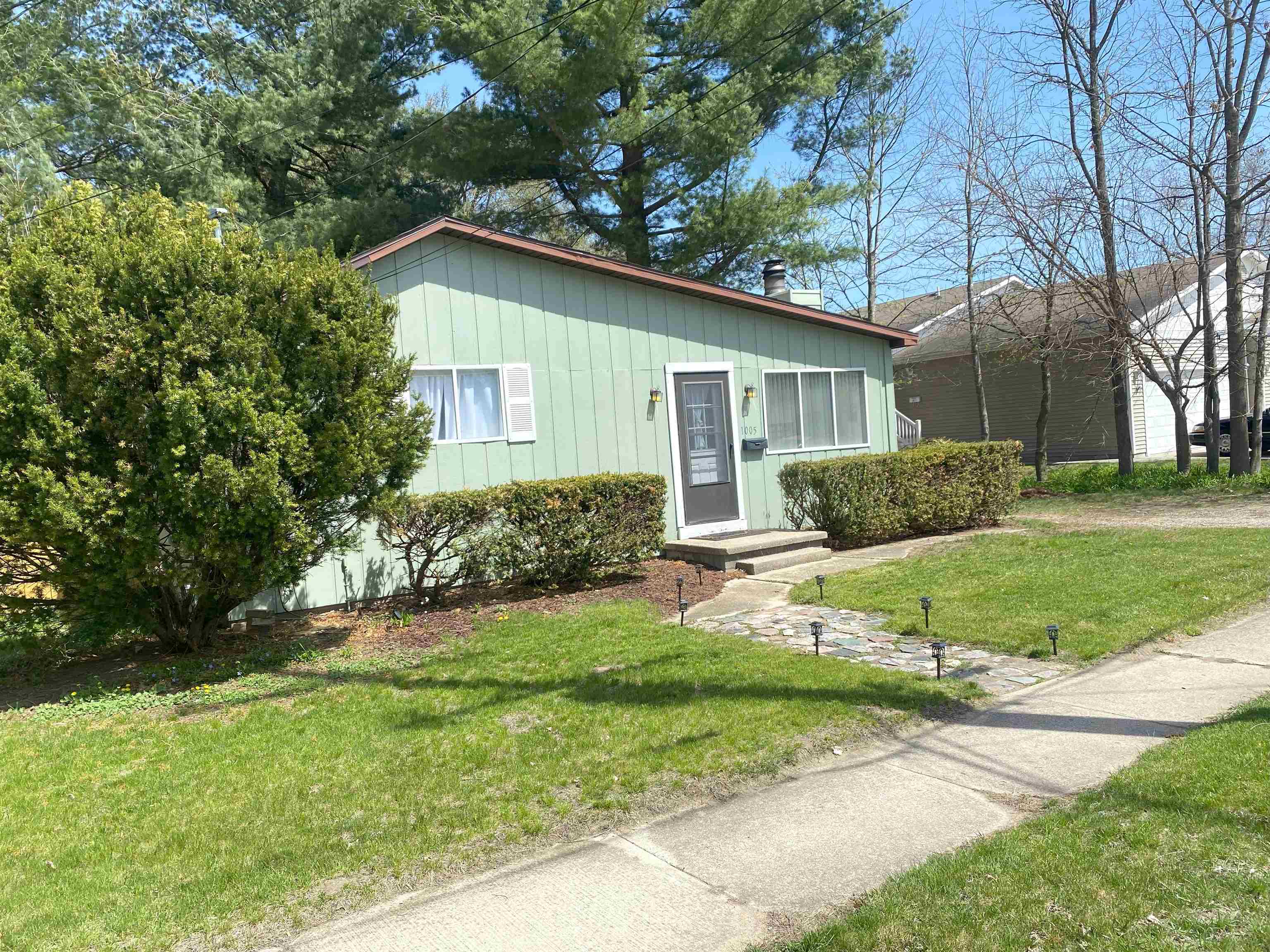 1005 E Chippewa Street