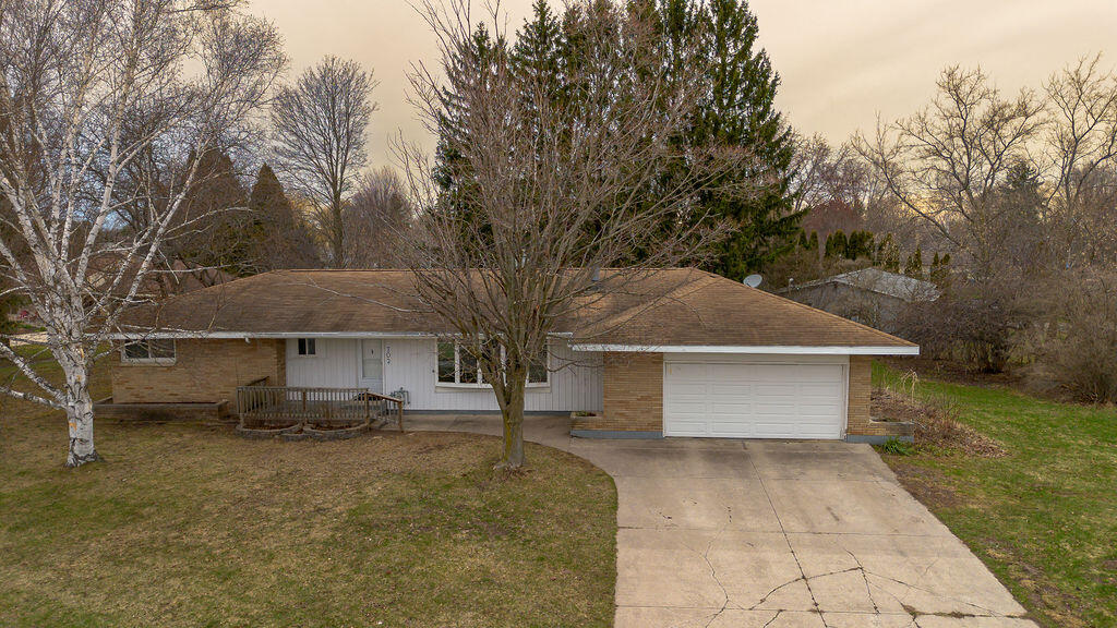 202 W Maple