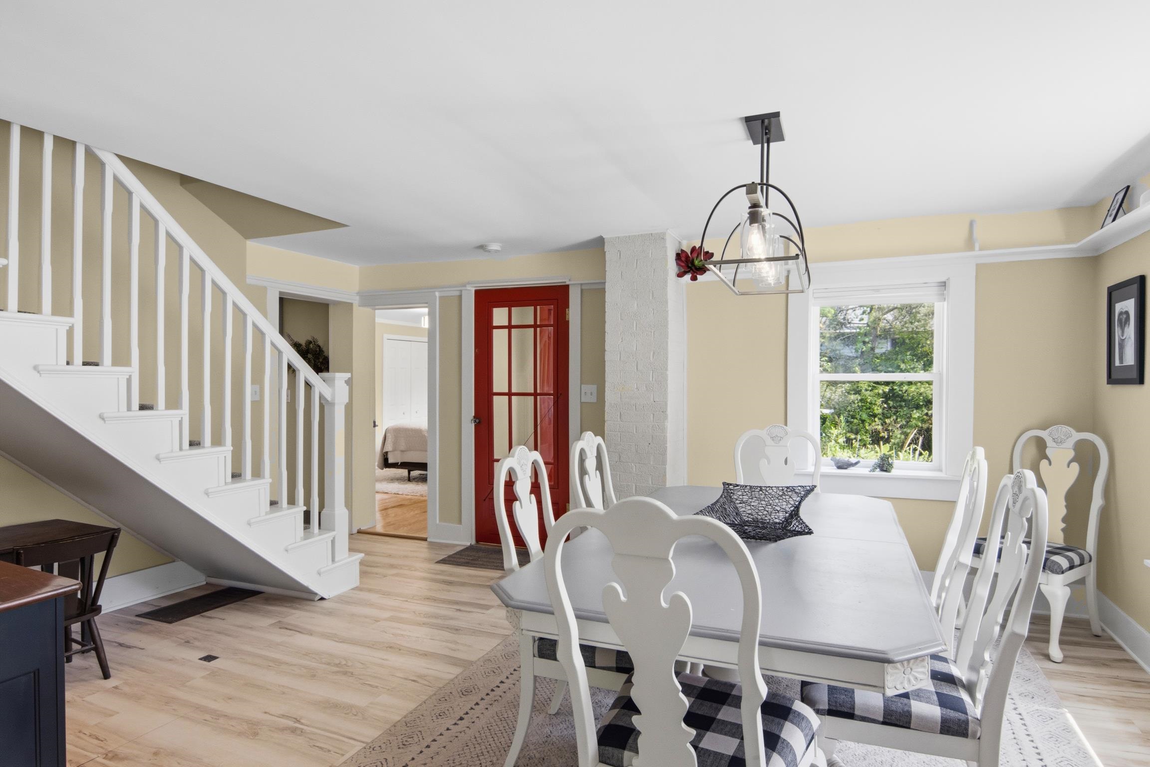 123 E Sixteenth Street