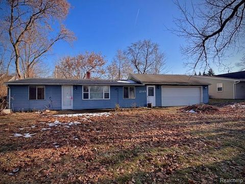 2148 Hoeft Drive Commerce Charter Township MI 48390