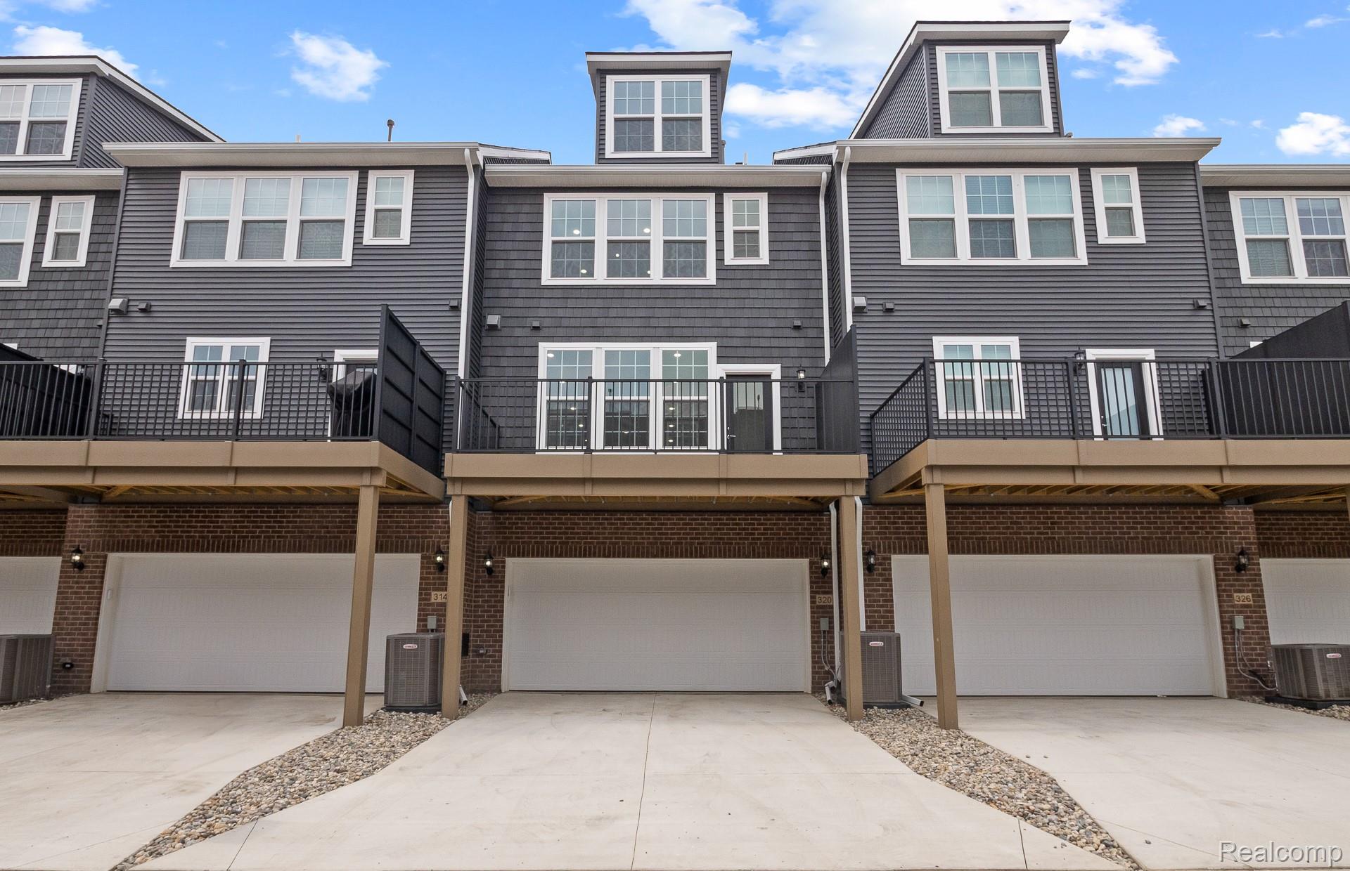 320 N Sydney Court