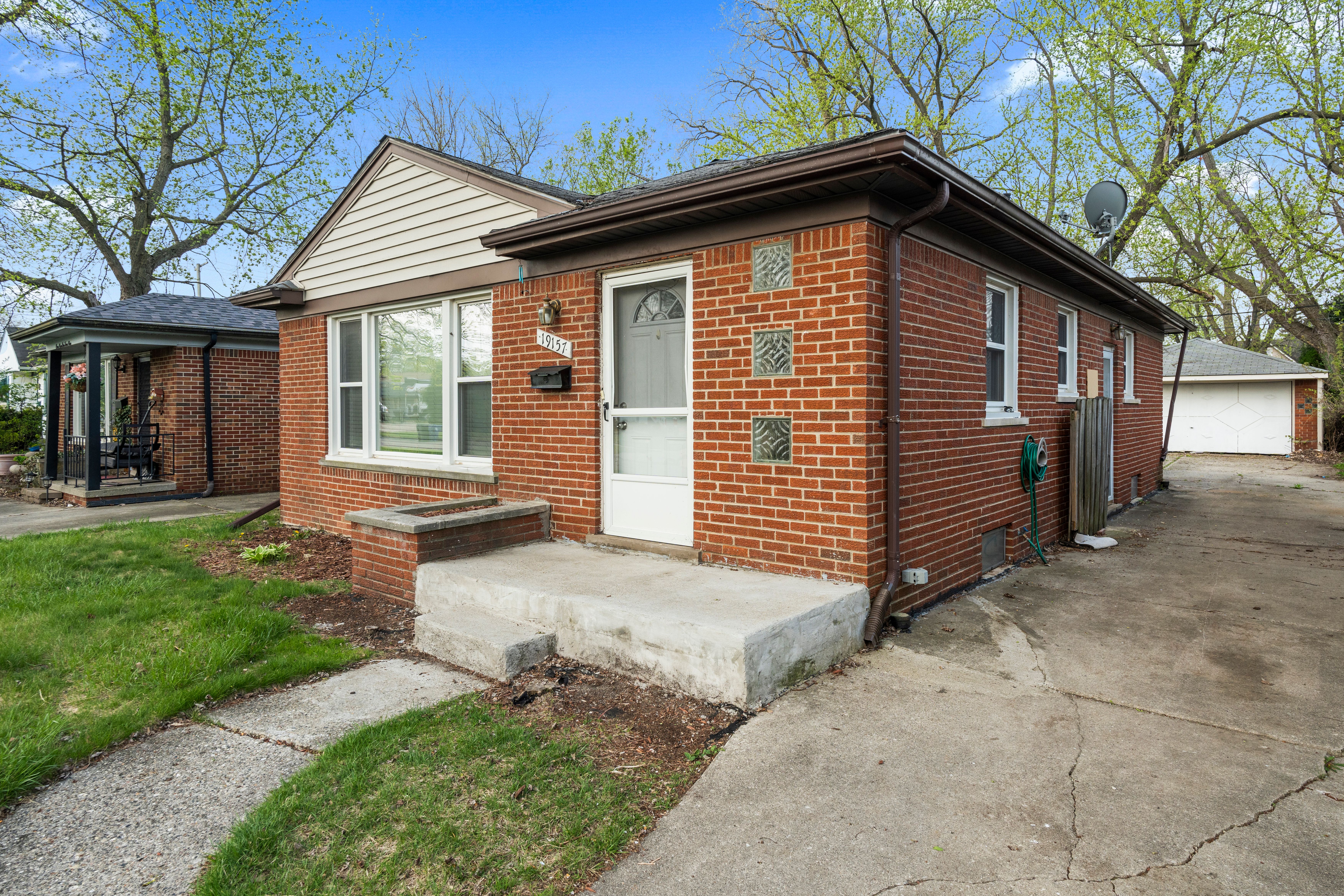 19157 MACARTHUR