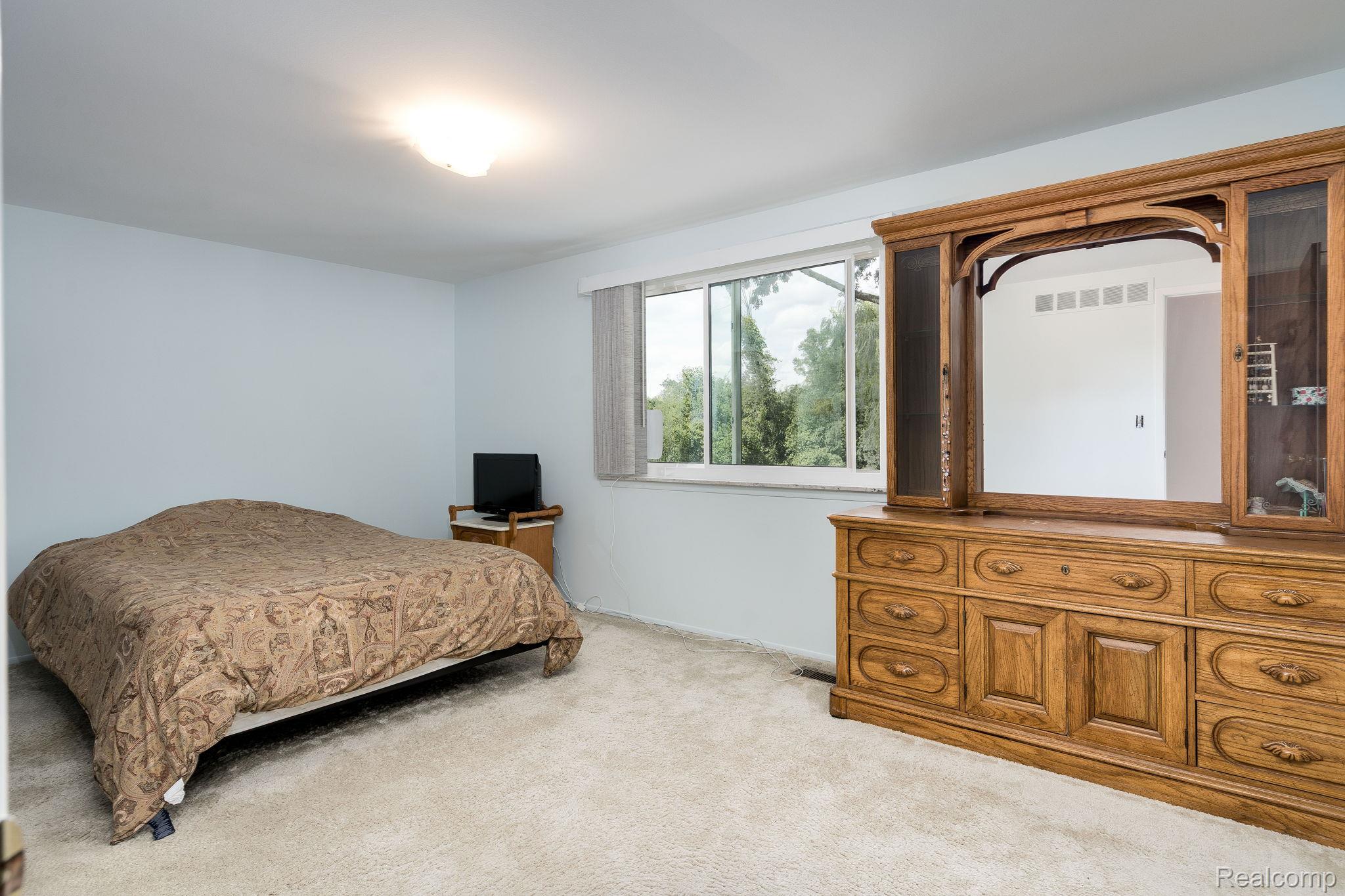 Troy City, Michigan 48083, United States, 3 Bedrooms Bedrooms, ,2 BathroomsBathrooms,Residential,Active,205605