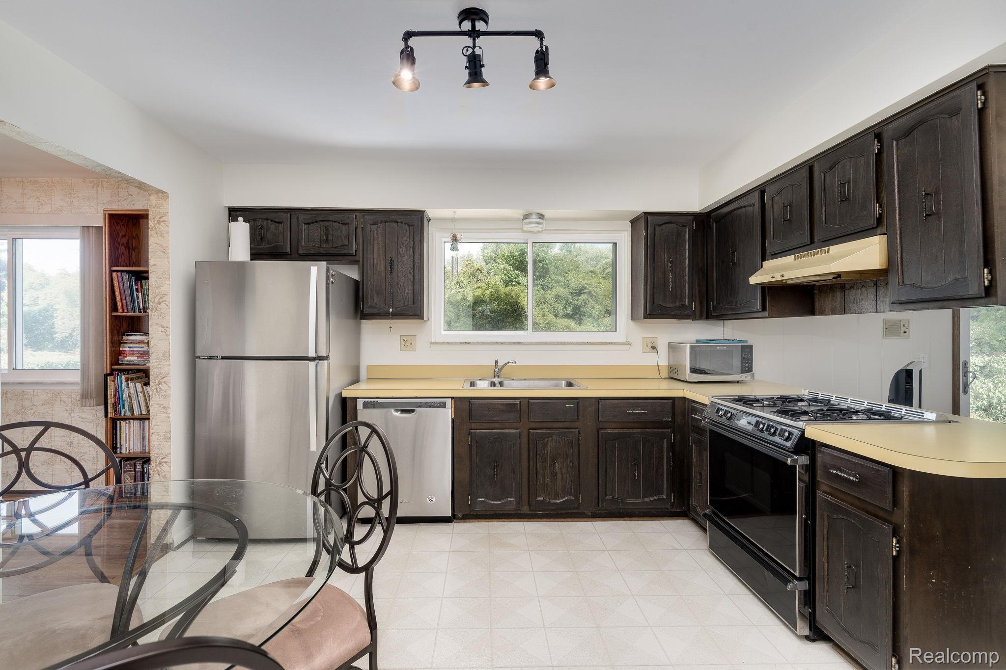 Troy City, Michigan 48083, United States, 3 Bedrooms Bedrooms, ,2 BathroomsBathrooms,Residential,Active,205605