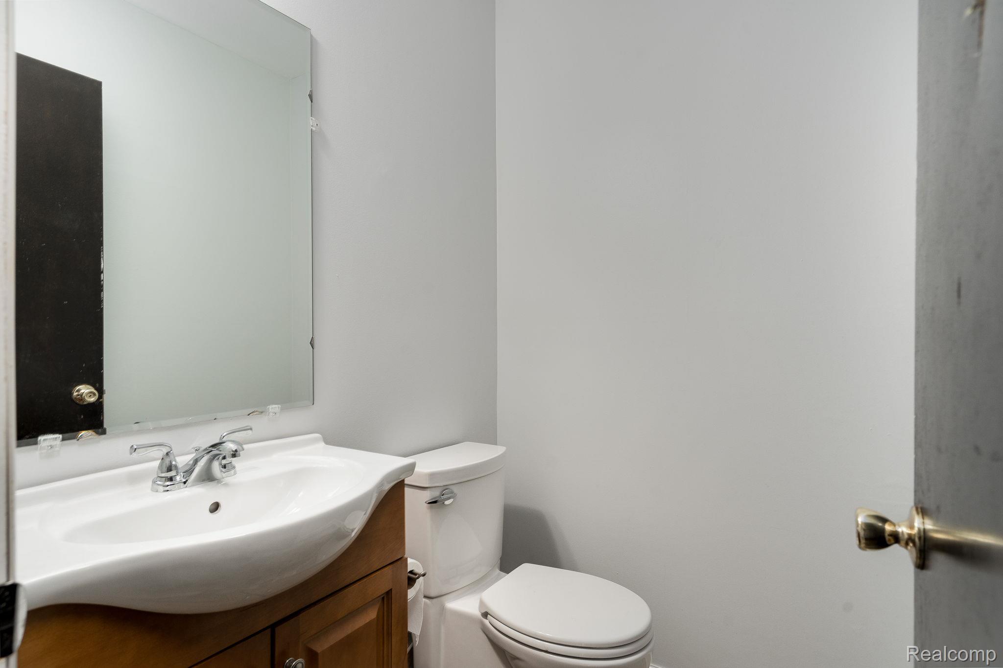 Troy City, Michigan 48083, United States, 3 Bedrooms Bedrooms, ,2 BathroomsBathrooms,Residential,Active,205605