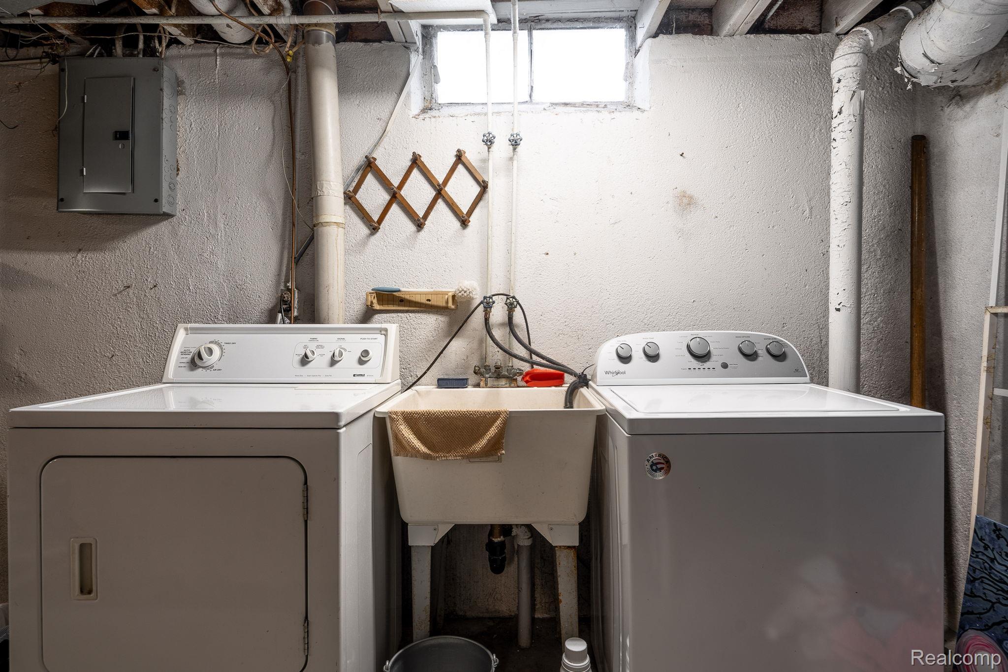 Troy City, Michigan 48083, United States, 3 Bedrooms Bedrooms, ,2 BathroomsBathrooms,Residential,Active,205605