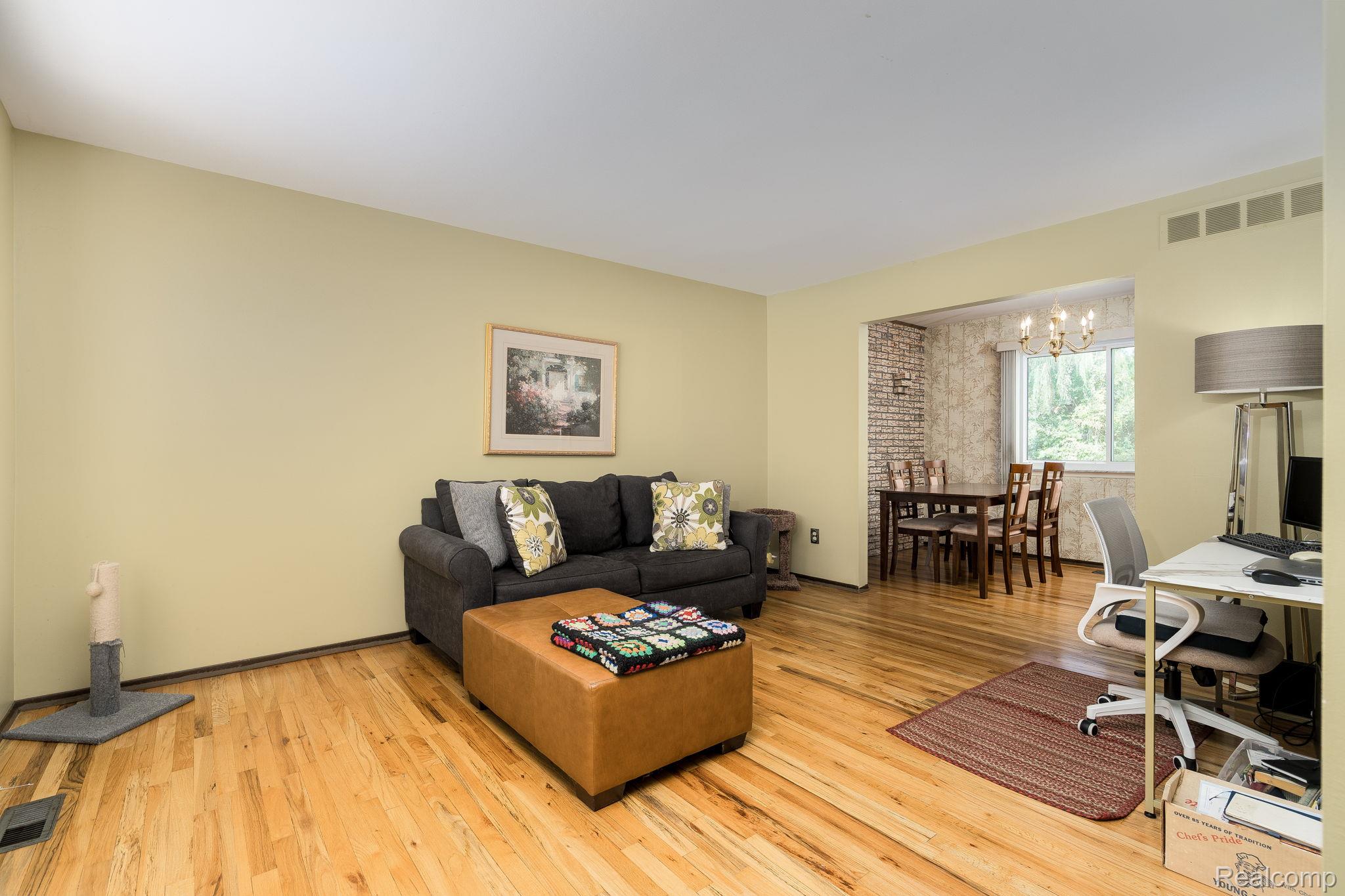 Troy City, Michigan 48083, United States, 3 Bedrooms Bedrooms, ,2 BathroomsBathrooms,Residential,Active,205605