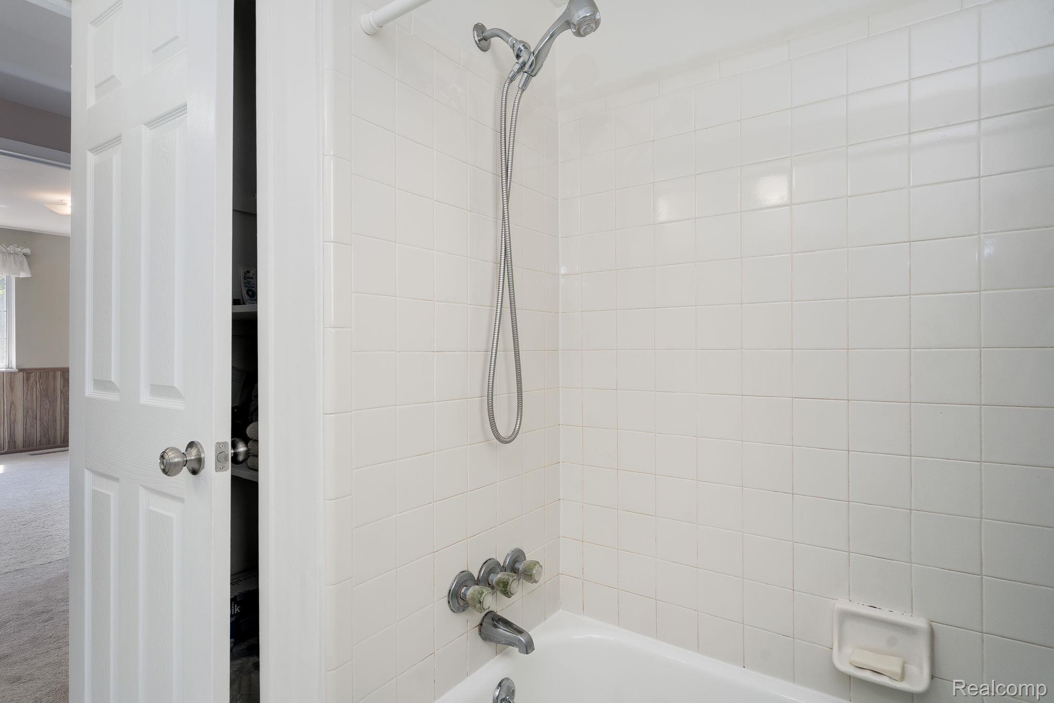 Troy City, Michigan 48083, United States, 3 Bedrooms Bedrooms, ,2 BathroomsBathrooms,Residential,Active,205605