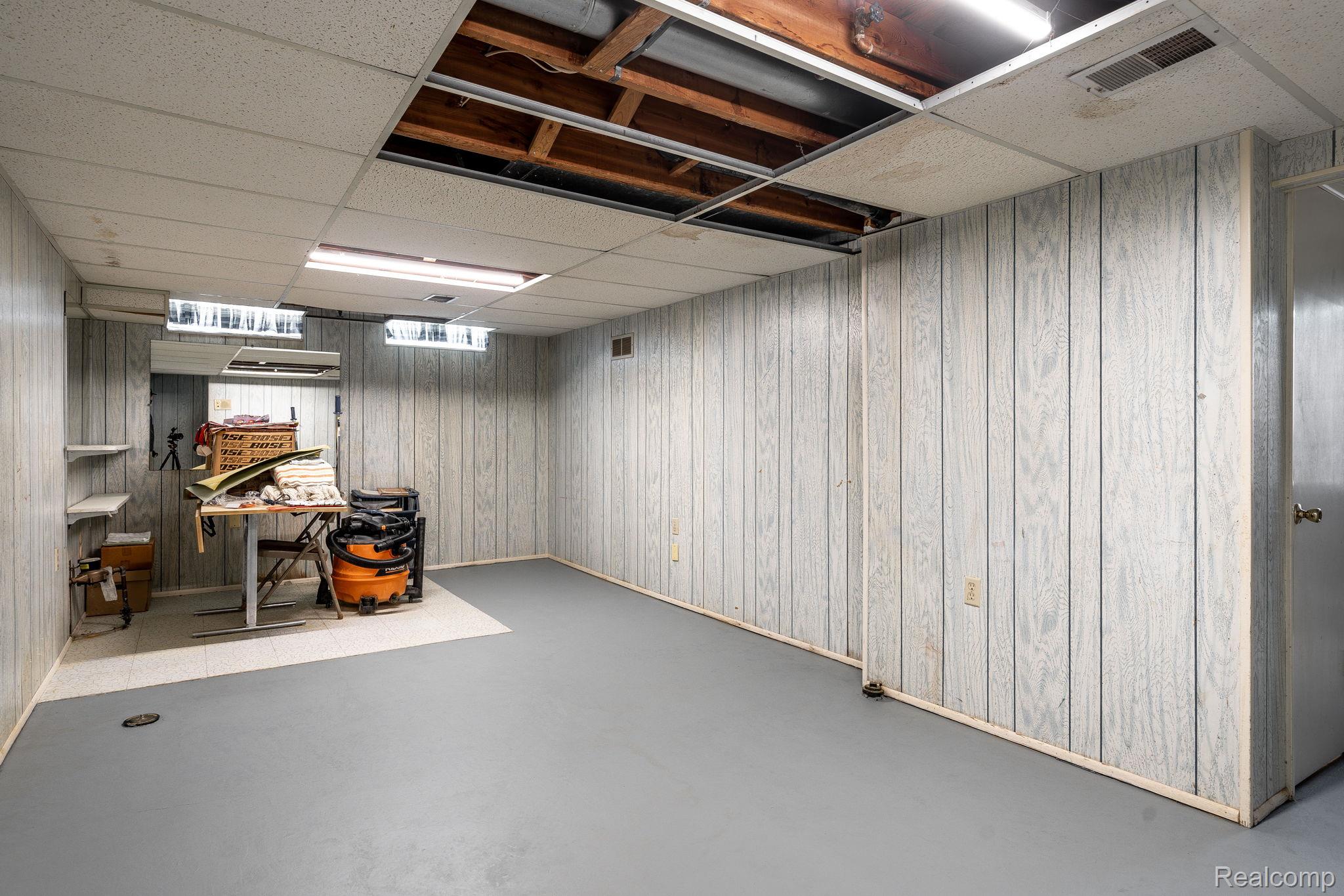 Troy City, Michigan 48083, United States, 3 Bedrooms Bedrooms, ,2 BathroomsBathrooms,Residential,Active,205605