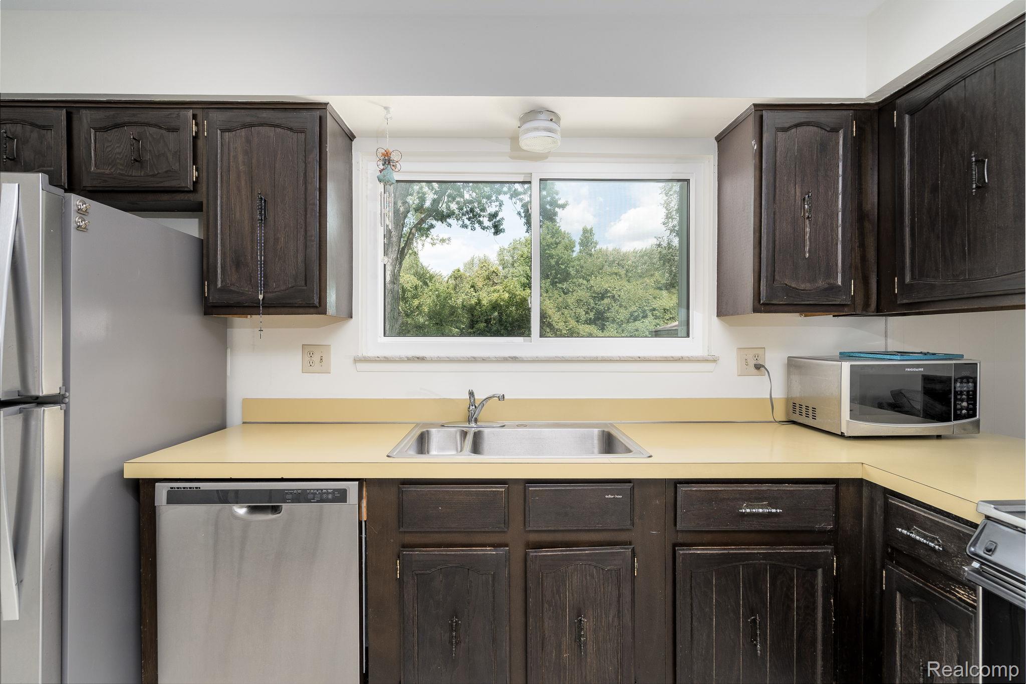 Troy City, Michigan 48083, United States, 3 Bedrooms Bedrooms, ,2 BathroomsBathrooms,Residential,Active,205605