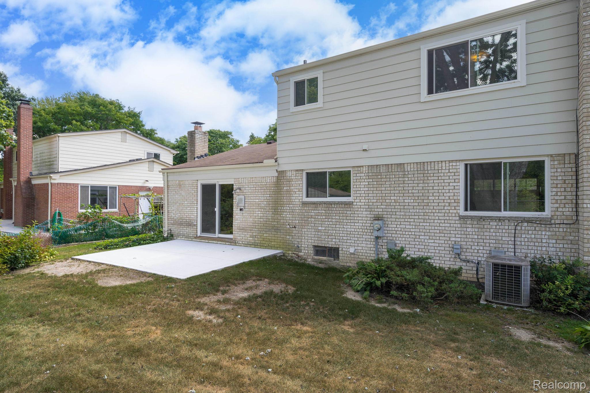 Troy City, Michigan 48083, United States, 3 Bedrooms Bedrooms, ,2 BathroomsBathrooms,Residential,Active,205605