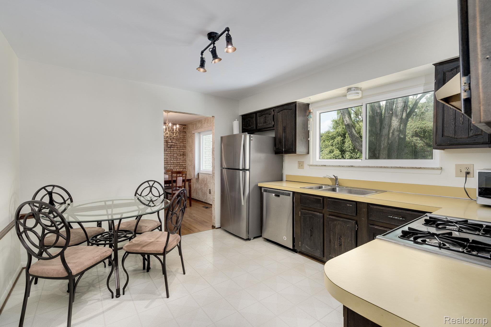 Troy City, Michigan 48083, United States, 3 Bedrooms Bedrooms, ,2 BathroomsBathrooms,Residential,Active,205605