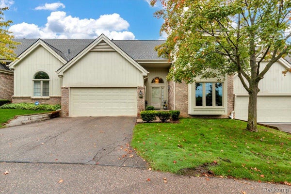 24547 MARTEL DR, FARMINGTON HILLS, MI 48335 - Image d5367e25fa085d193fba8df441ec80ae/2012580628
