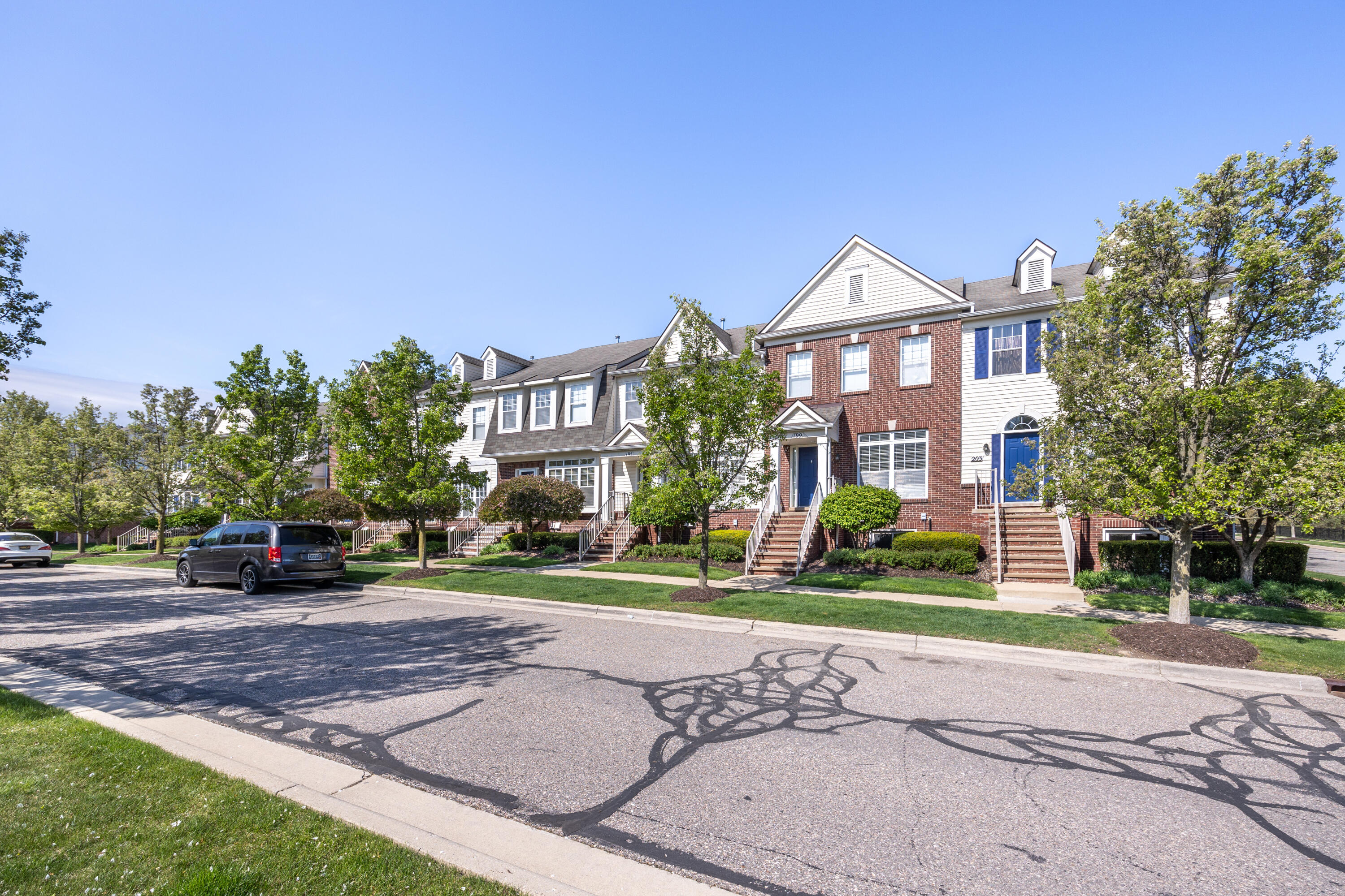 187 Center Boulevard