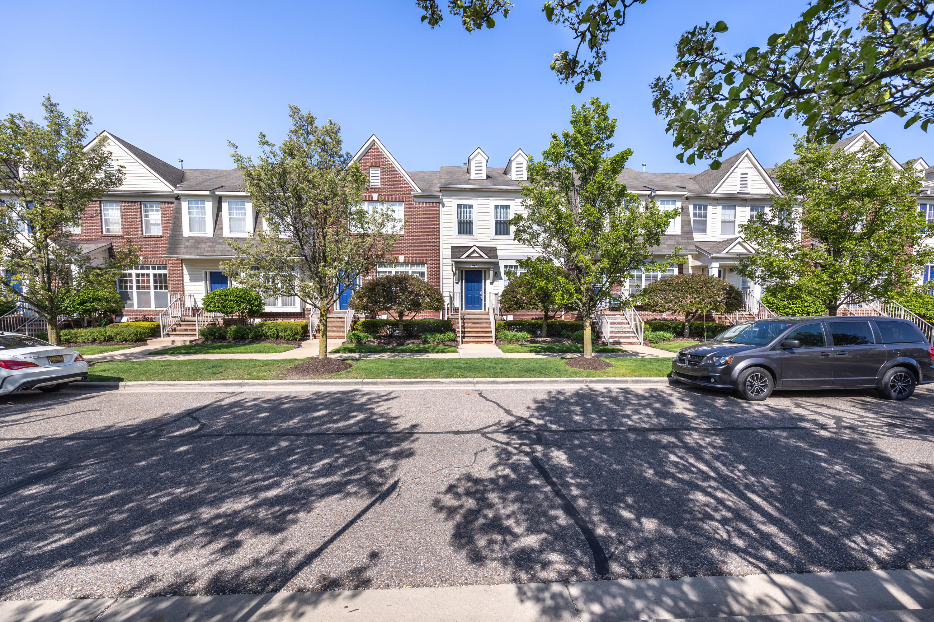 187 Center Boulevard