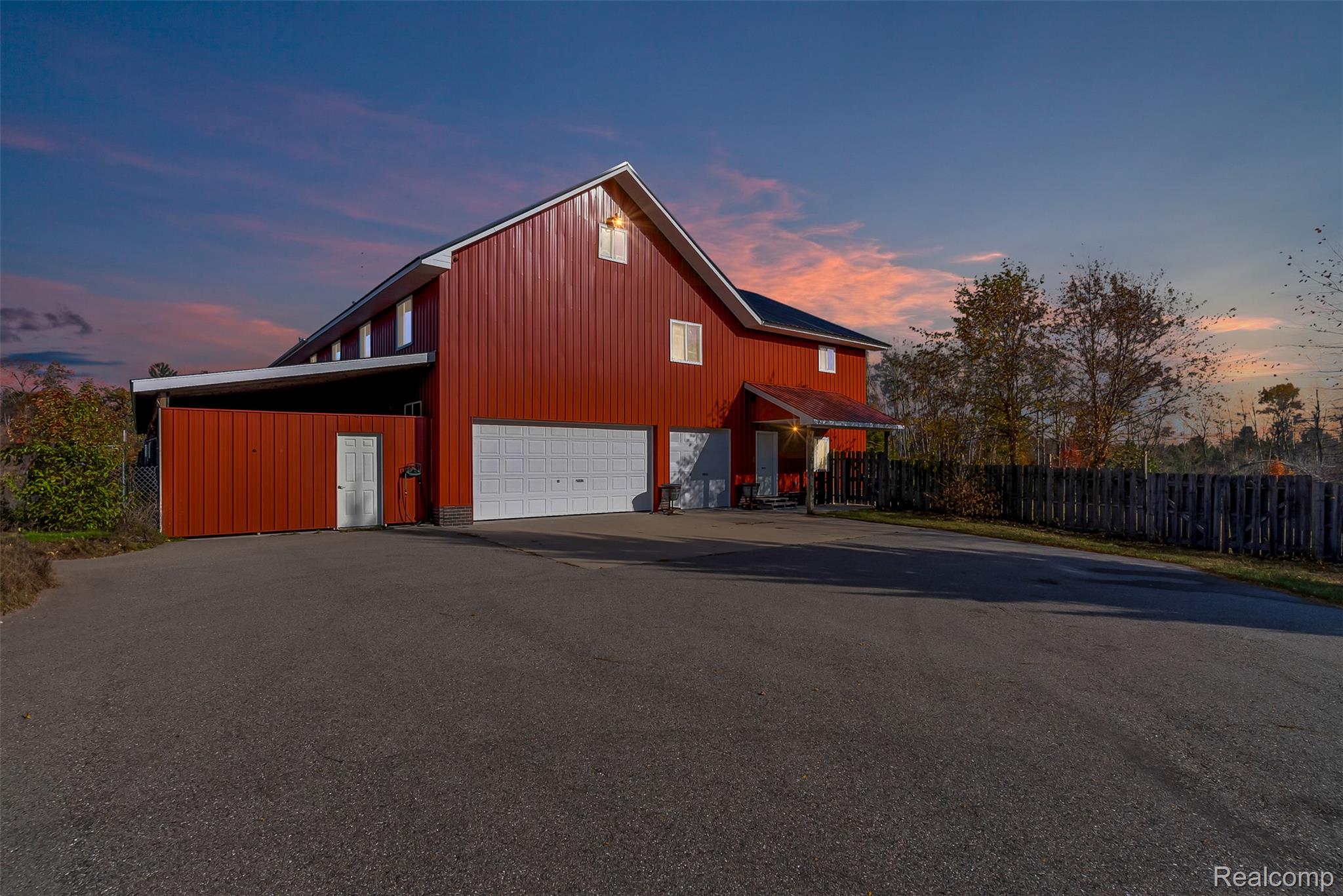 381 S LORENZ Road