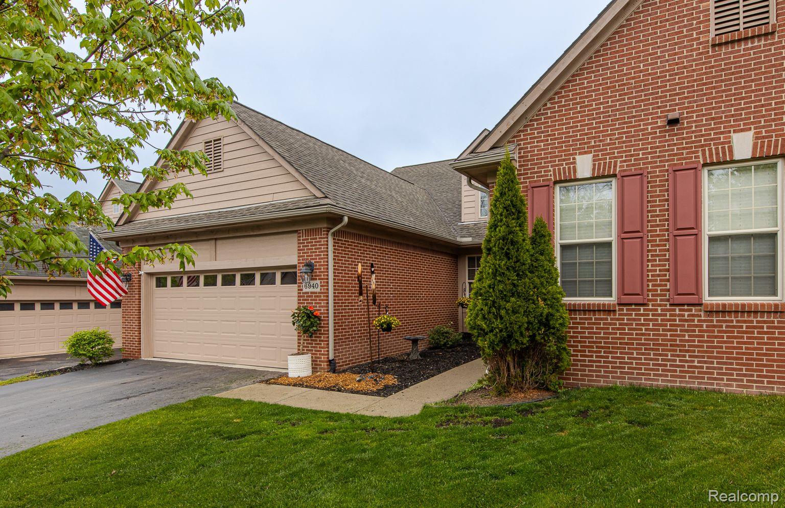 6940 STONEWOOD