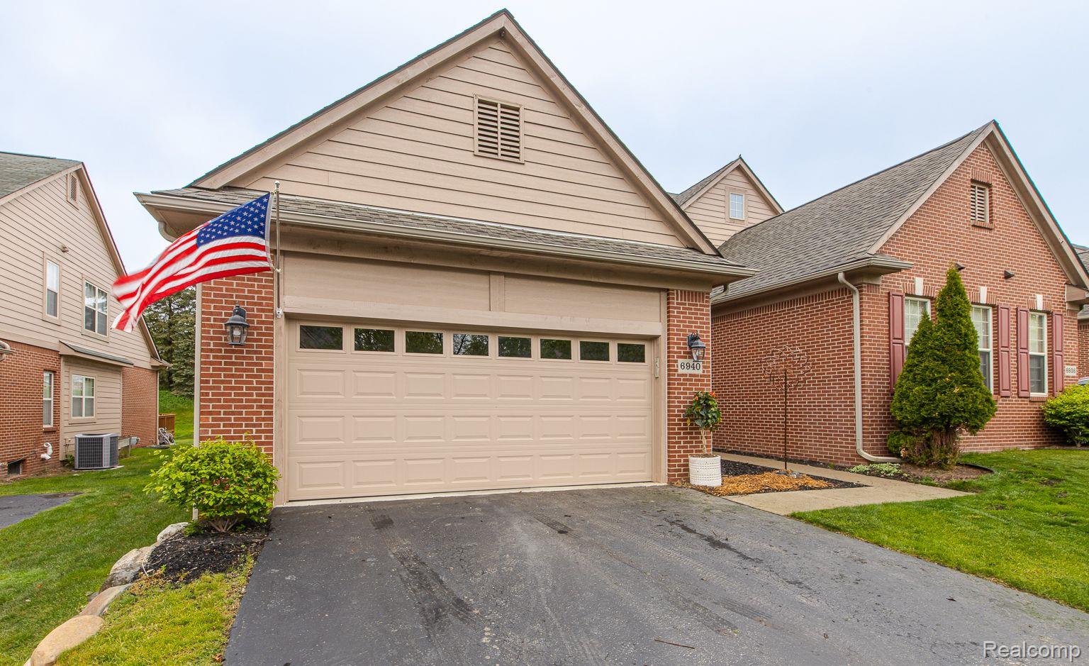 6940 STONEWOOD
